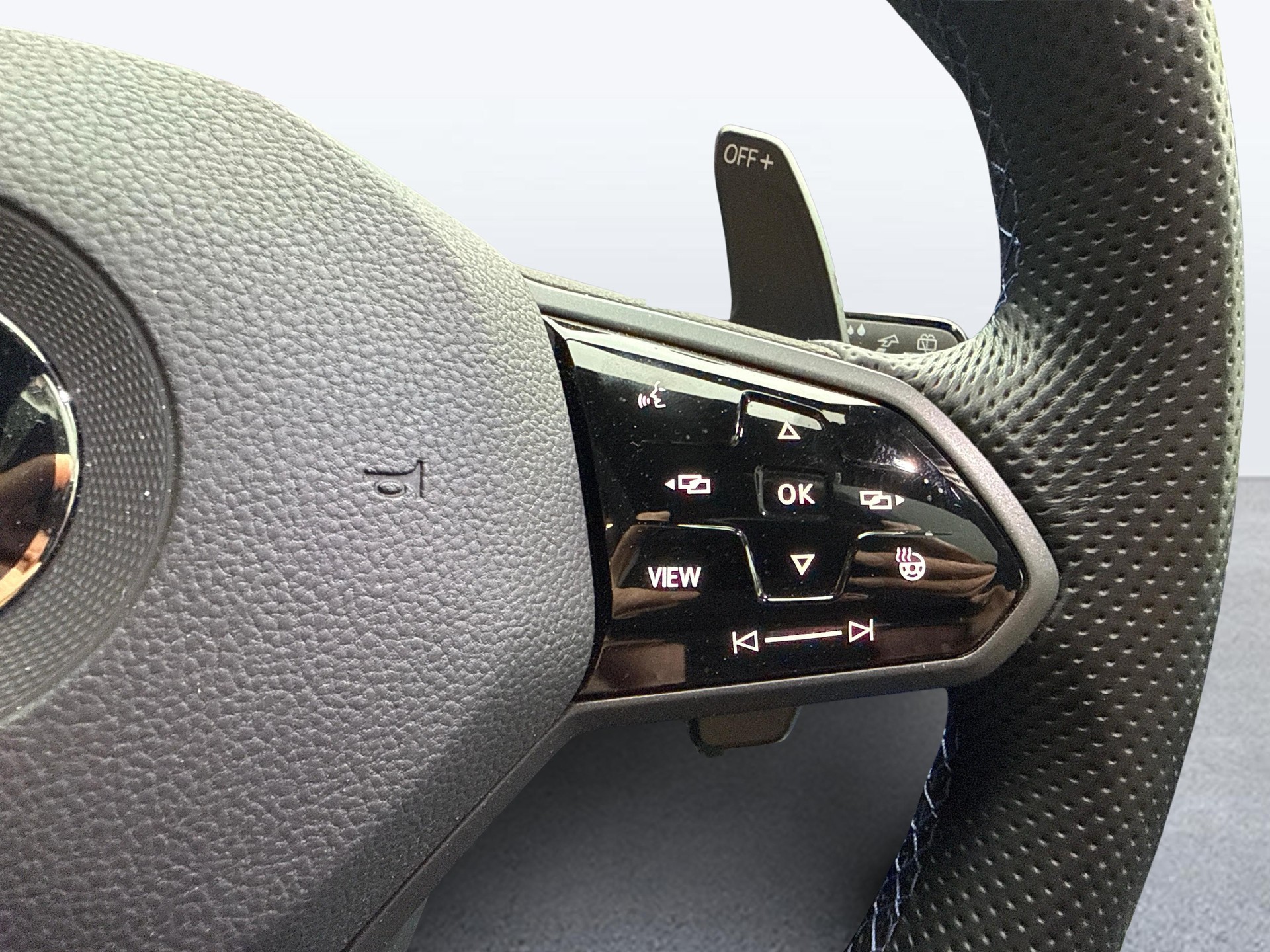 VW Golf VIII 2.0 TSI R DSG 4motion-image-13