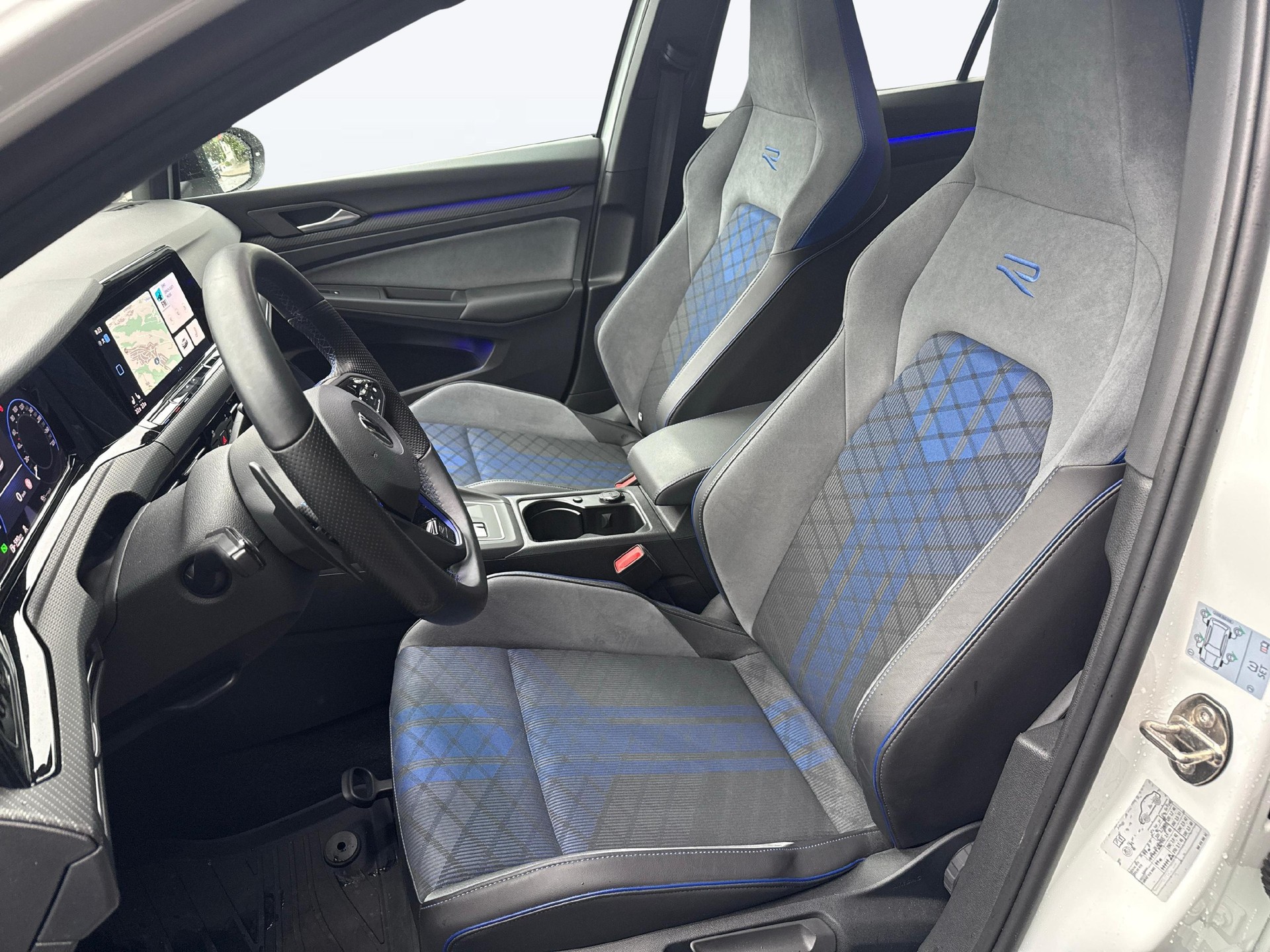 VW Golf VIII 2.0 TSI R DSG 4motion-image-16