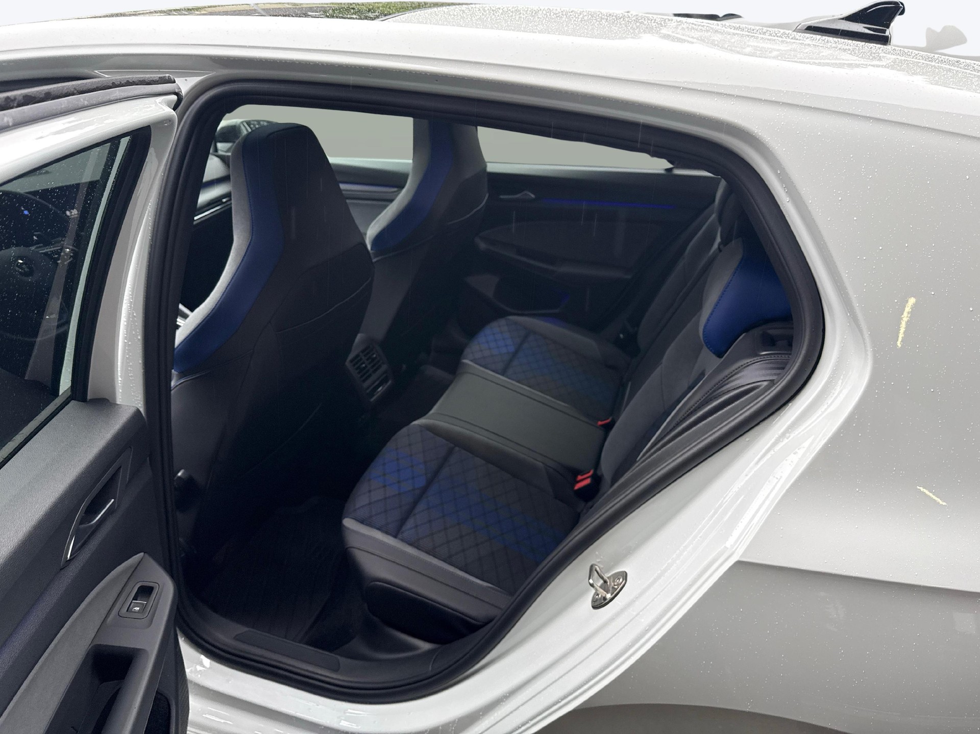 VW Golf VIII 2.0 TSI R DSG 4motion-image-10