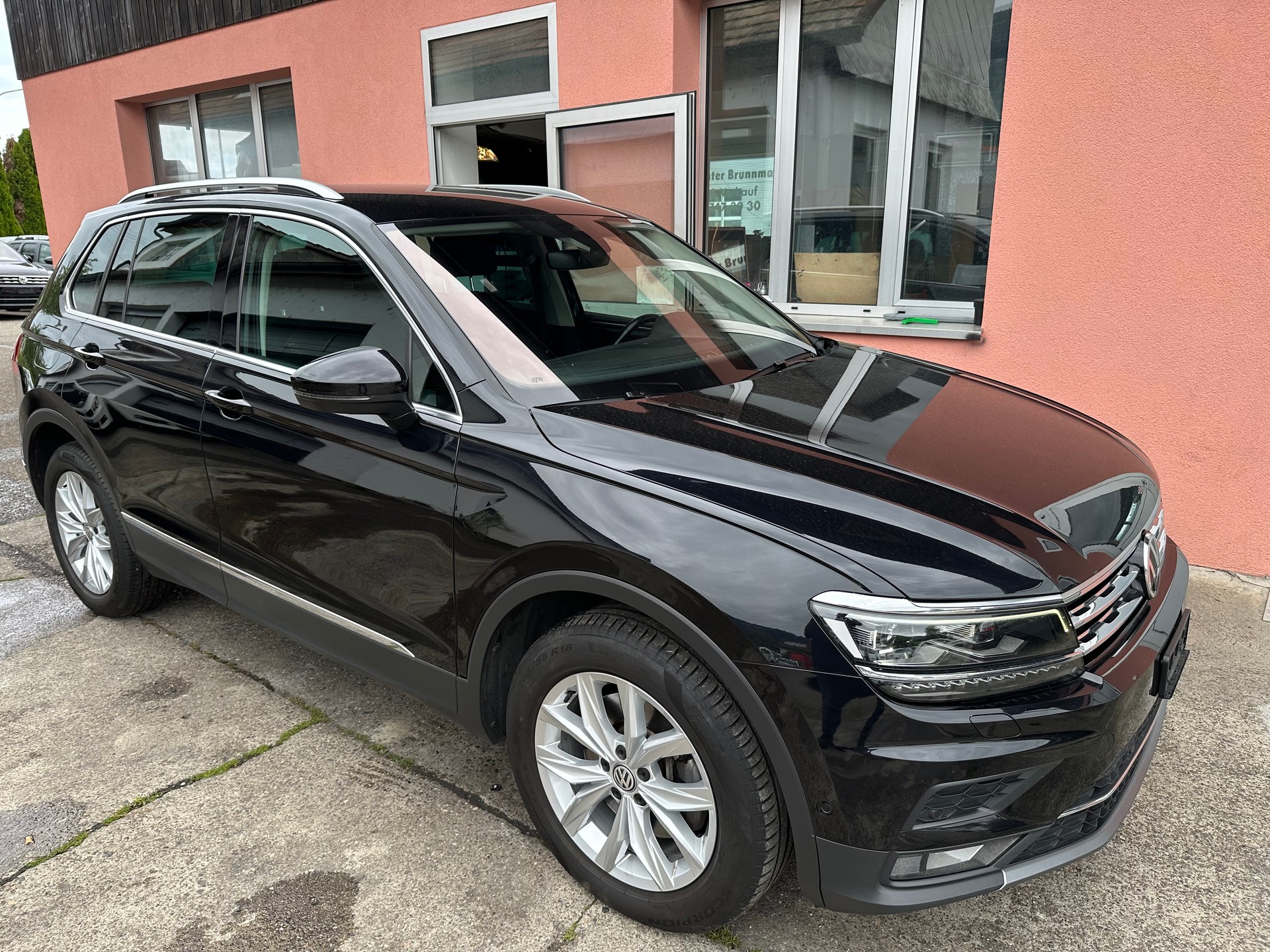 VW Tiguan 2.0 TDI SCR Highline 4Motion DSG-image-1