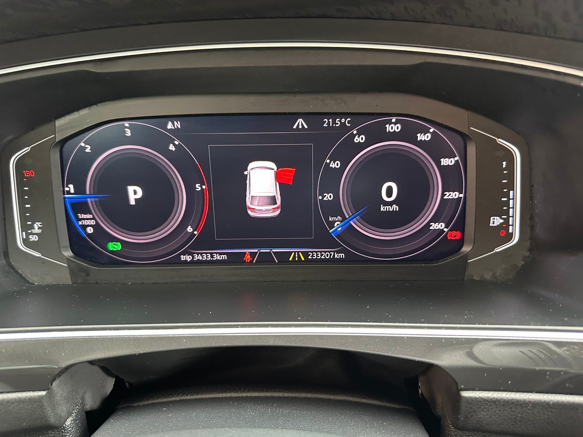 VW Tiguan 2.0 TDI SCR Highline 4Motion DSG-image-4