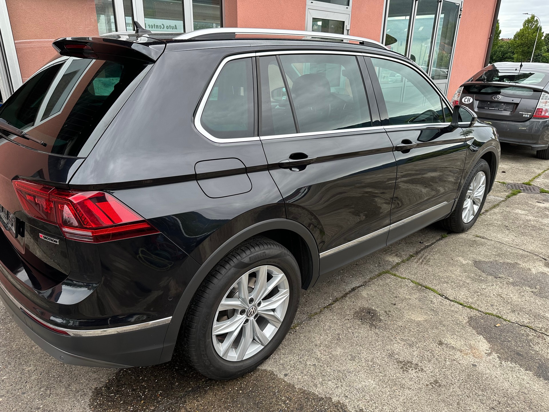 VW Tiguan 2.0 TDI SCR Highline 4Motion DSG-image-2