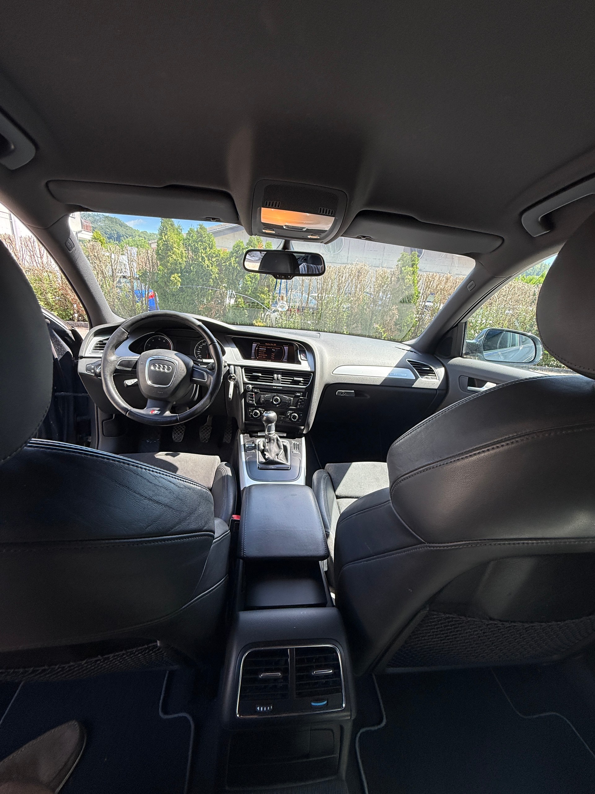 AUDI A4 Avant 2.0 TFSI quattro S-tronic-image-12