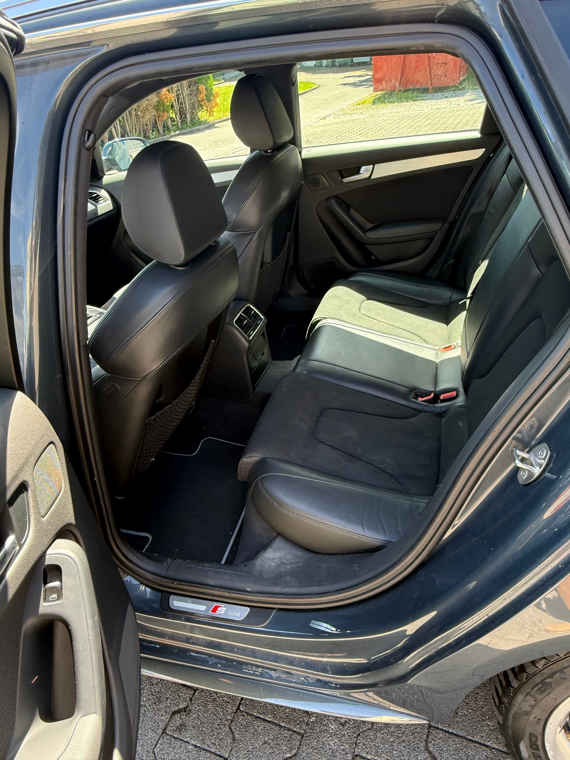 AUDI A4 Avant 2.0 TFSI quattro S-tronic-image-14