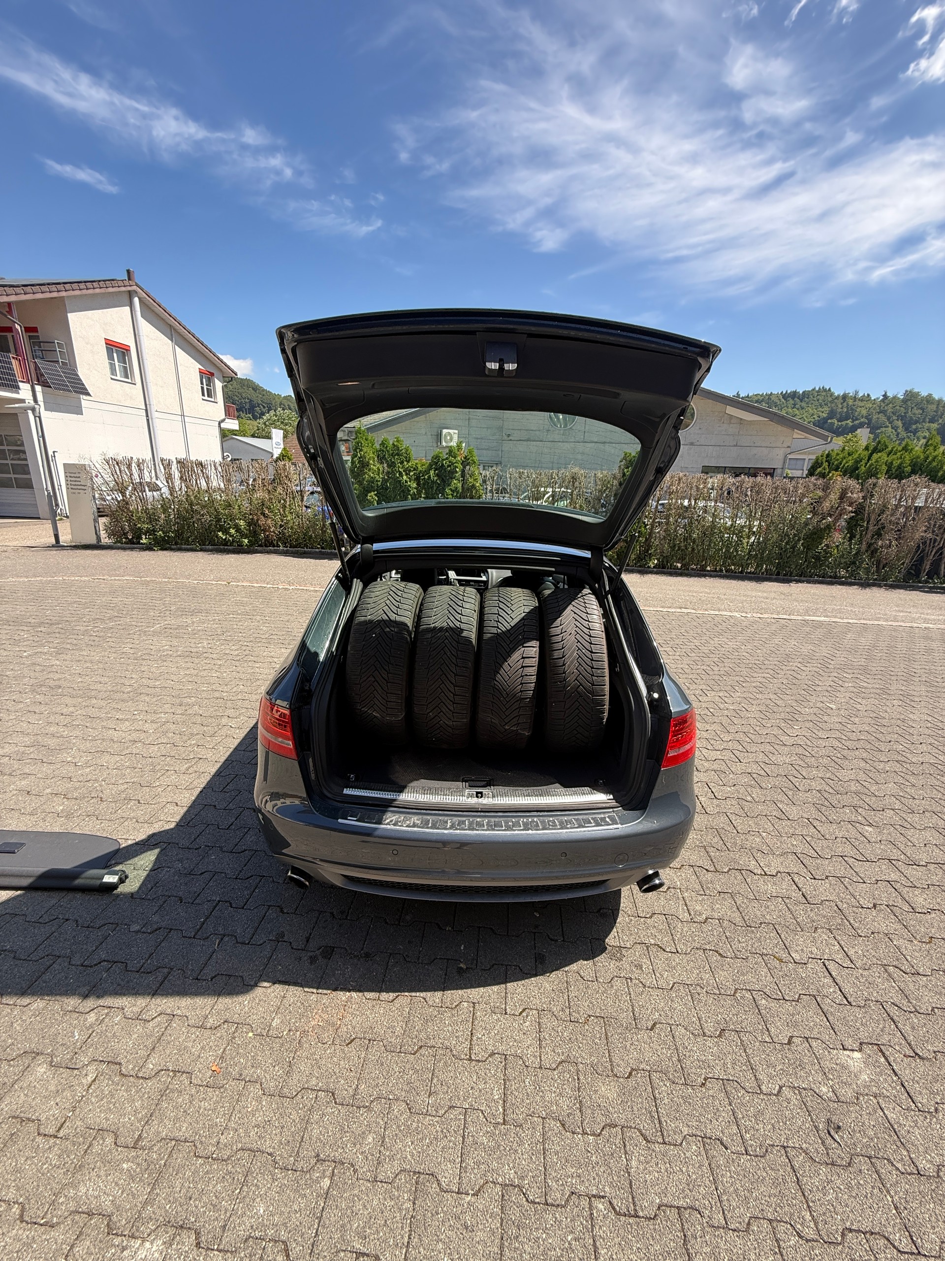 AUDI A4 Avant 2.0 TFSI quattro S-tronic-image-8