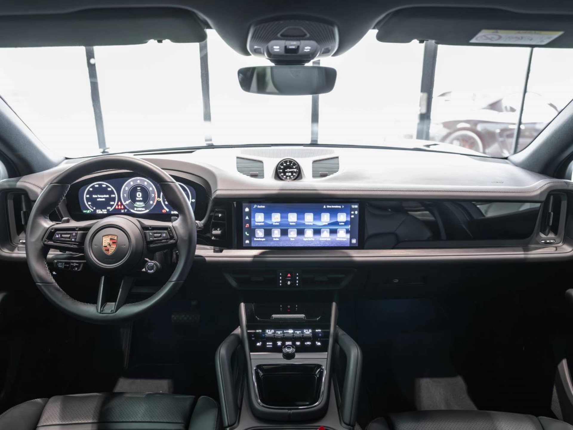 PORSCHE Cayenne E-Hybrid Black Edition-image-15
