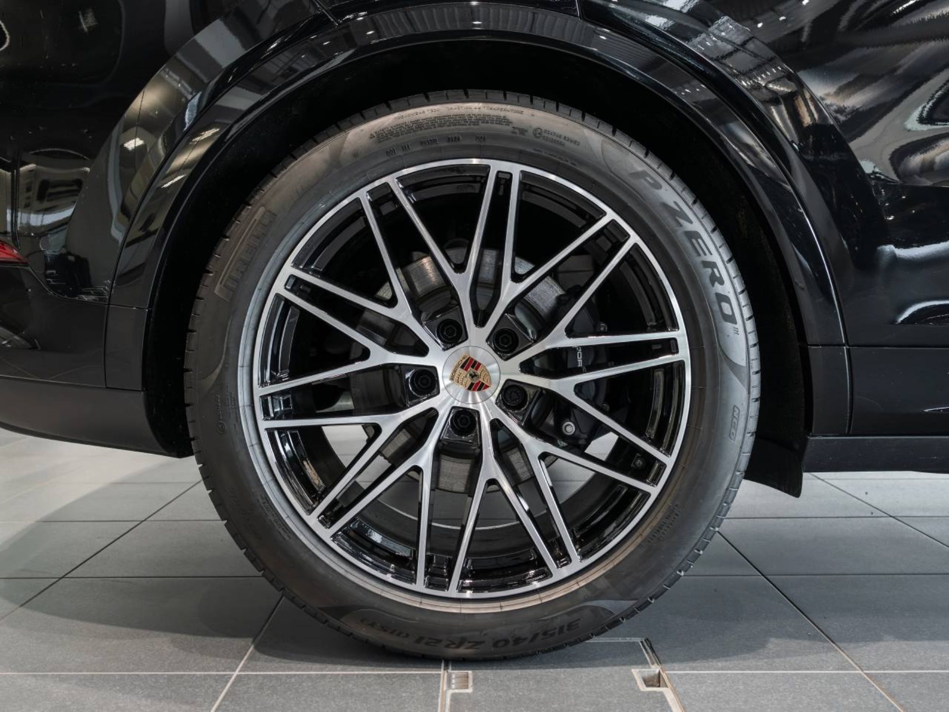 PORSCHE Cayenne E-Hybrid Black Edition-image-30