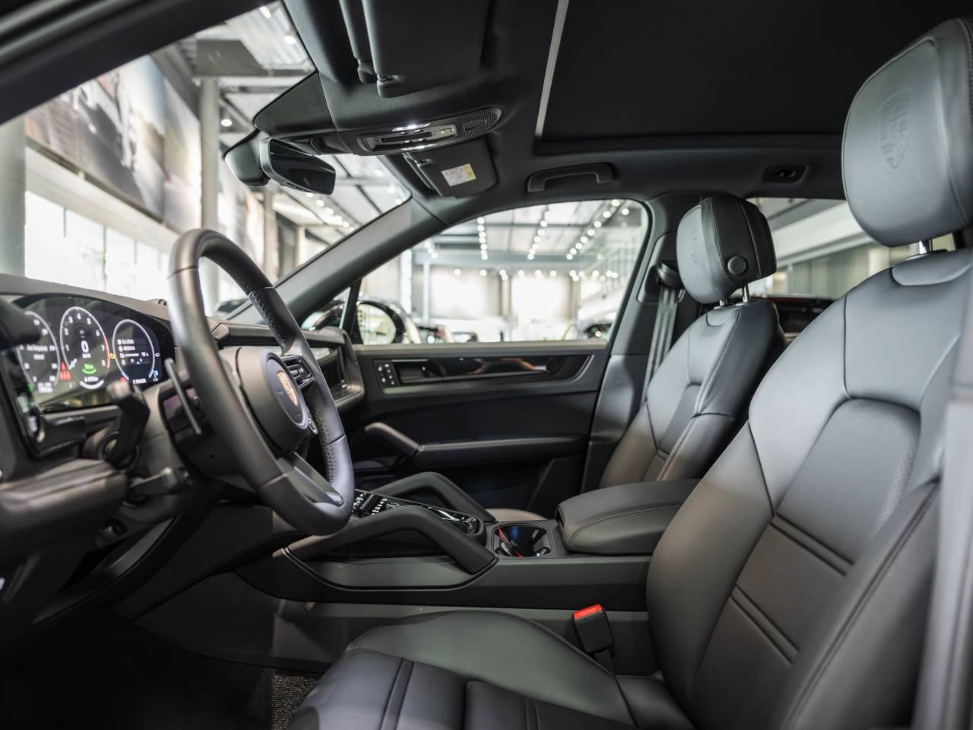 PORSCHE Cayenne E-Hybrid Black Edition-image-3