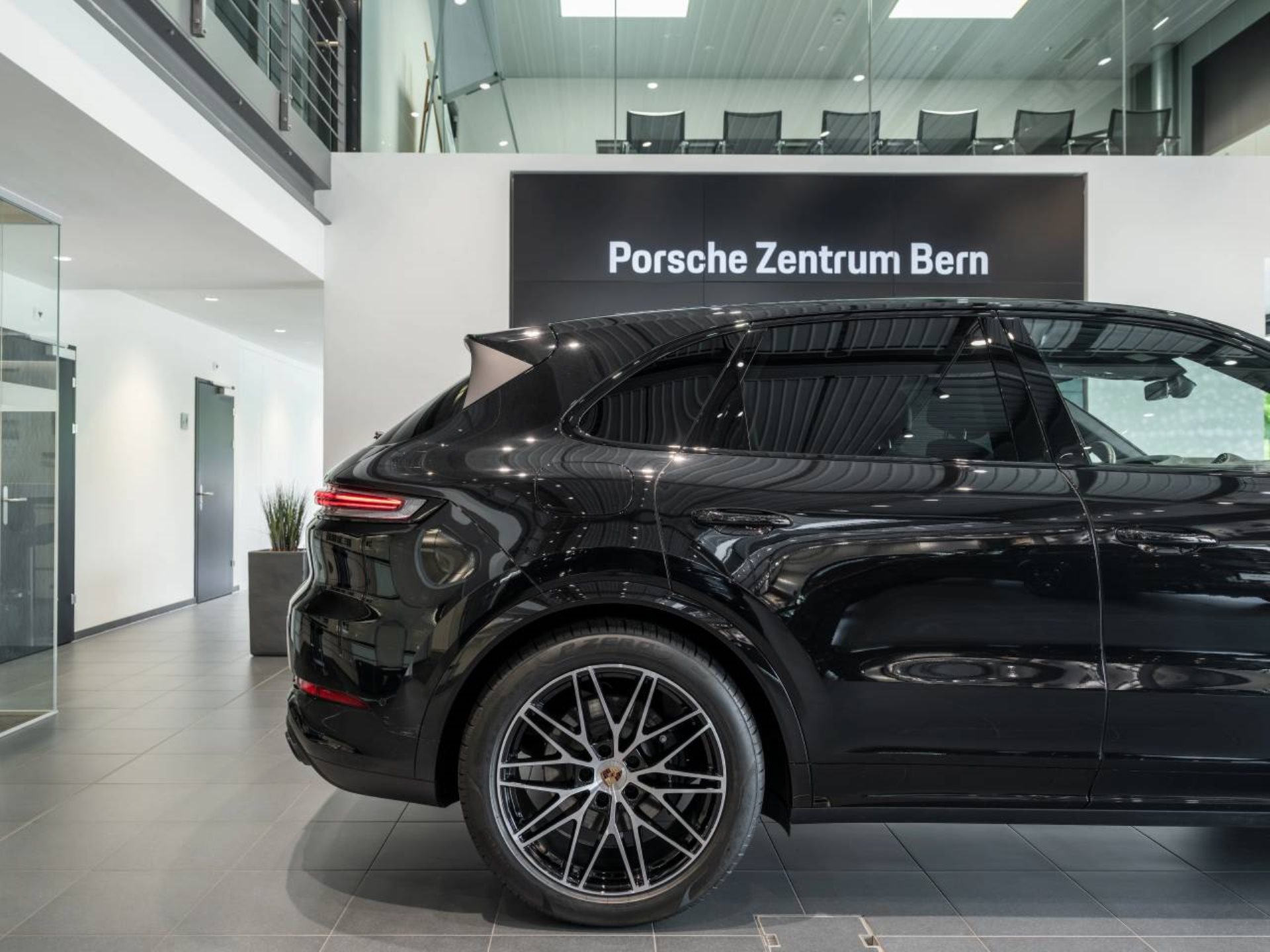 PORSCHE Cayenne E-Hybrid Black Edition-image-10