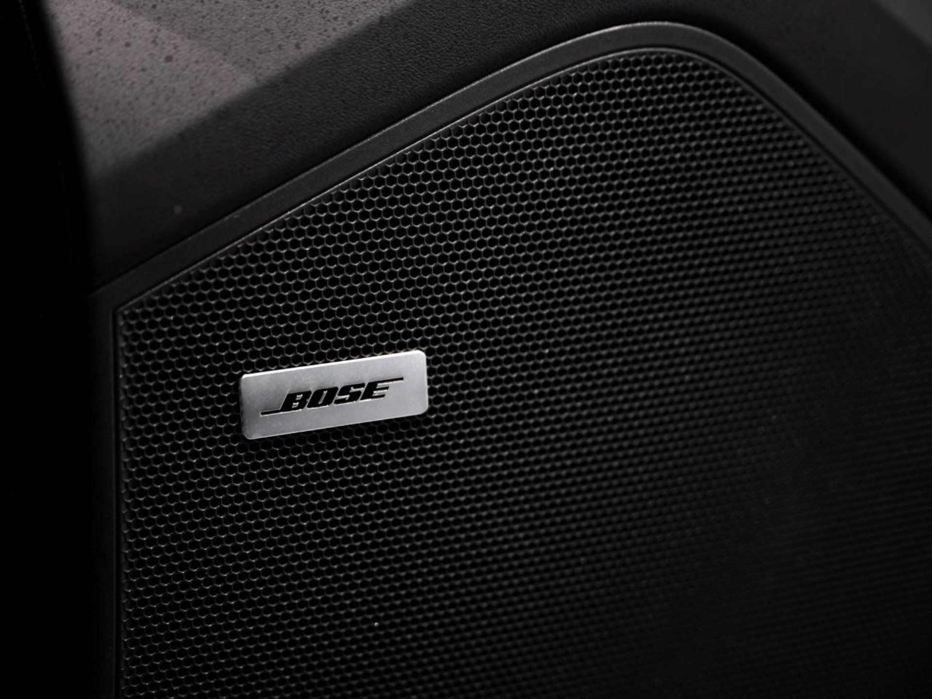PORSCHE Cayenne E-Hybrid Black Edition-image-29