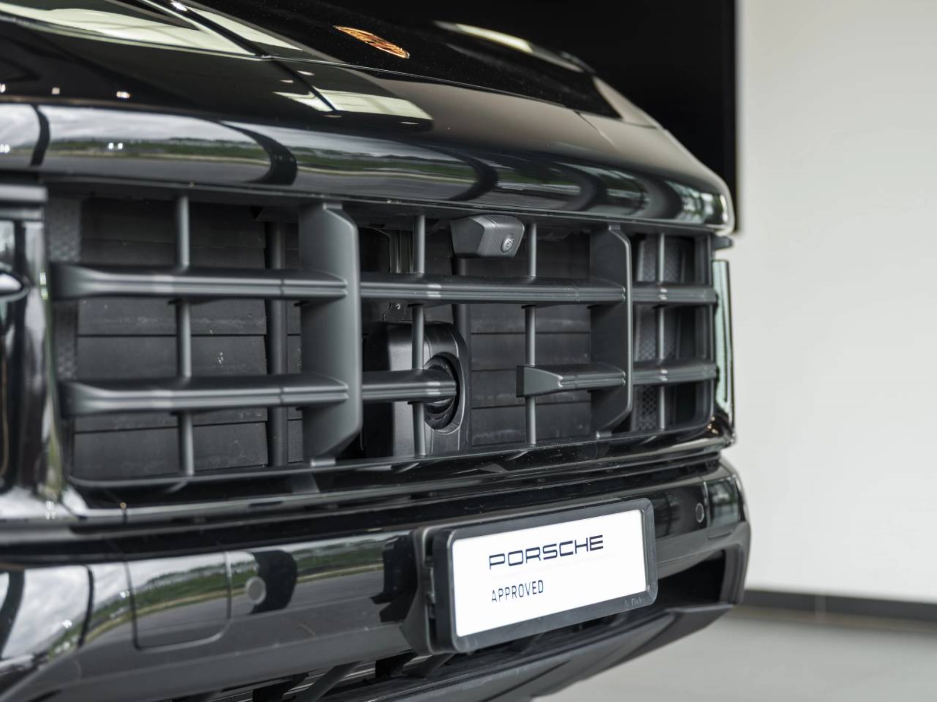 PORSCHE Cayenne E-Hybrid Black Edition-image-25