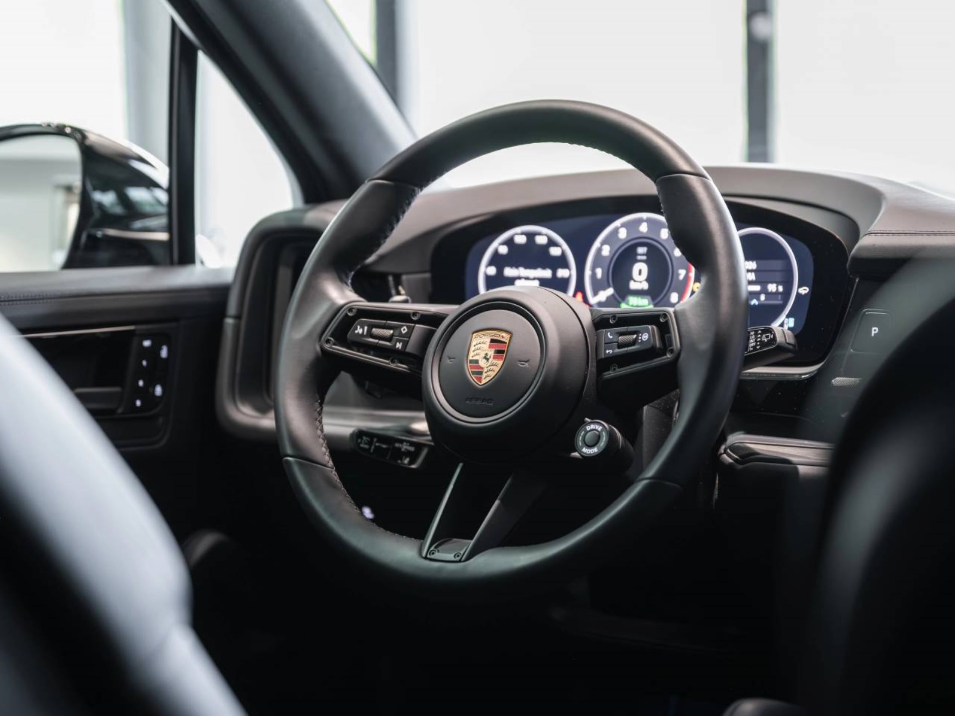 PORSCHE Cayenne E-Hybrid Black Edition-image-14