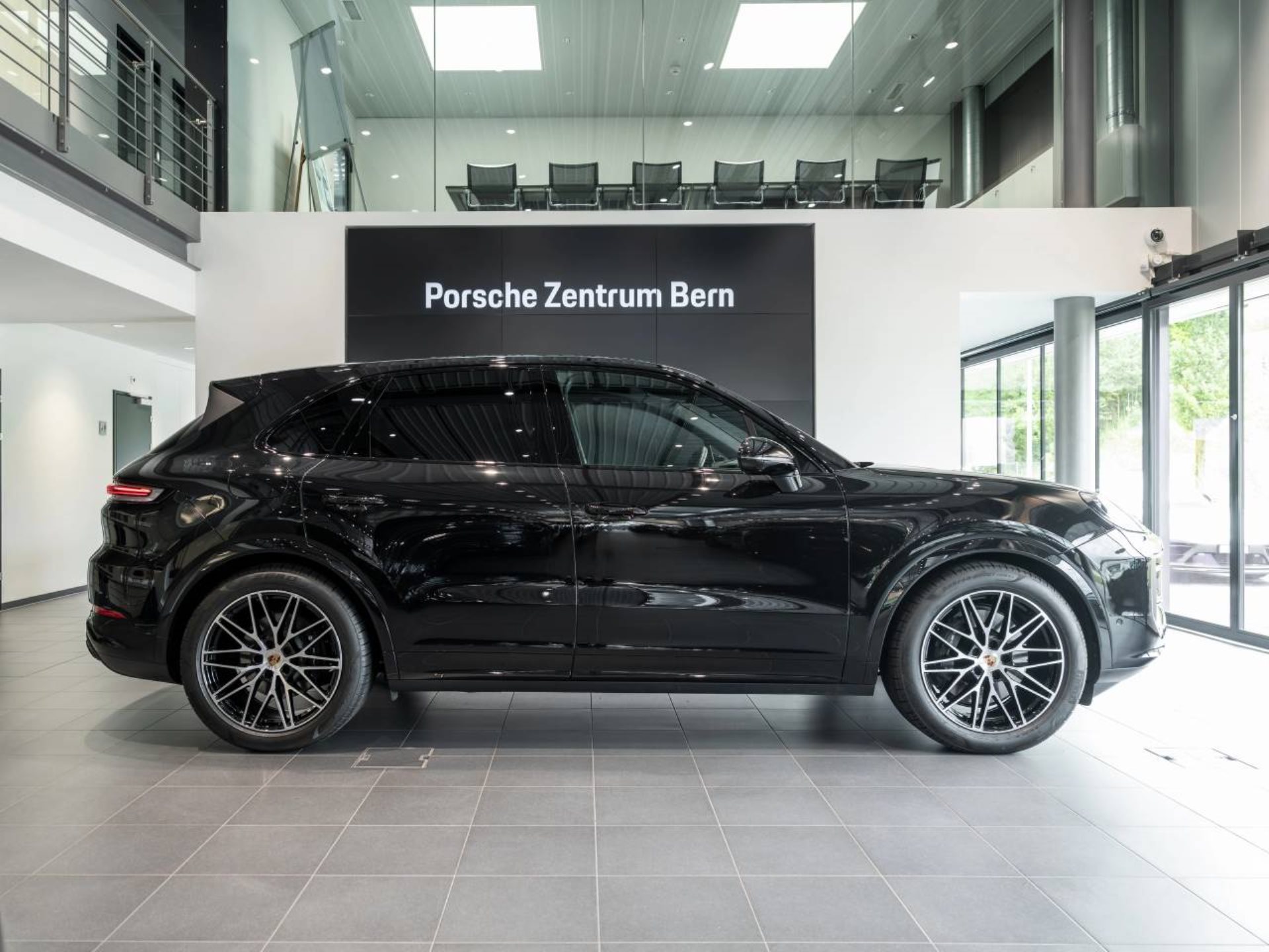 PORSCHE Cayenne E-Hybrid Black Edition-image-1