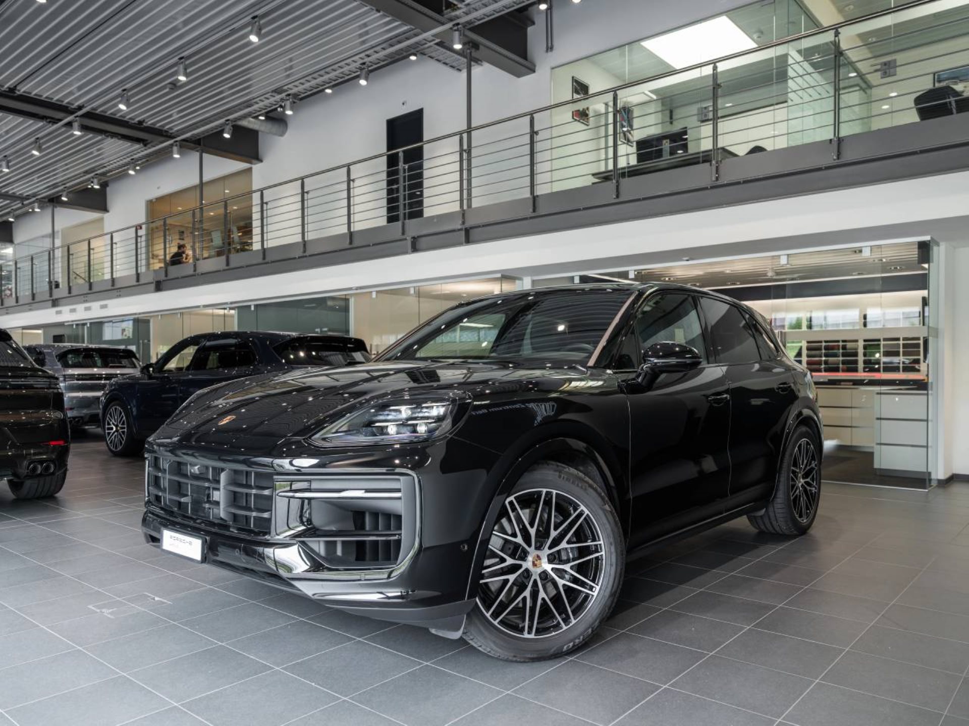 PORSCHE Cayenne E-Hybrid Black Edition-image-8