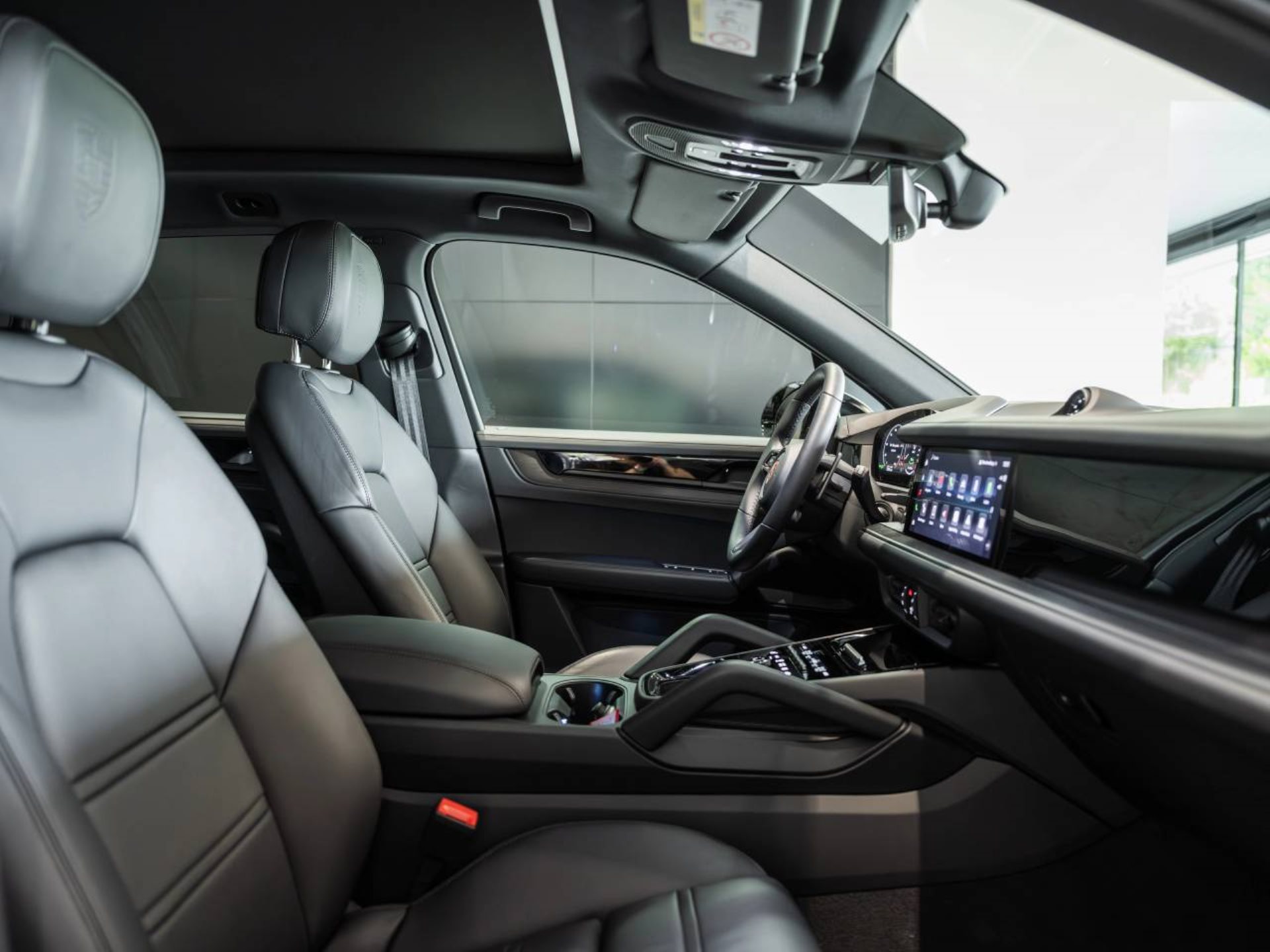 PORSCHE Cayenne E-Hybrid Black Edition-image-16