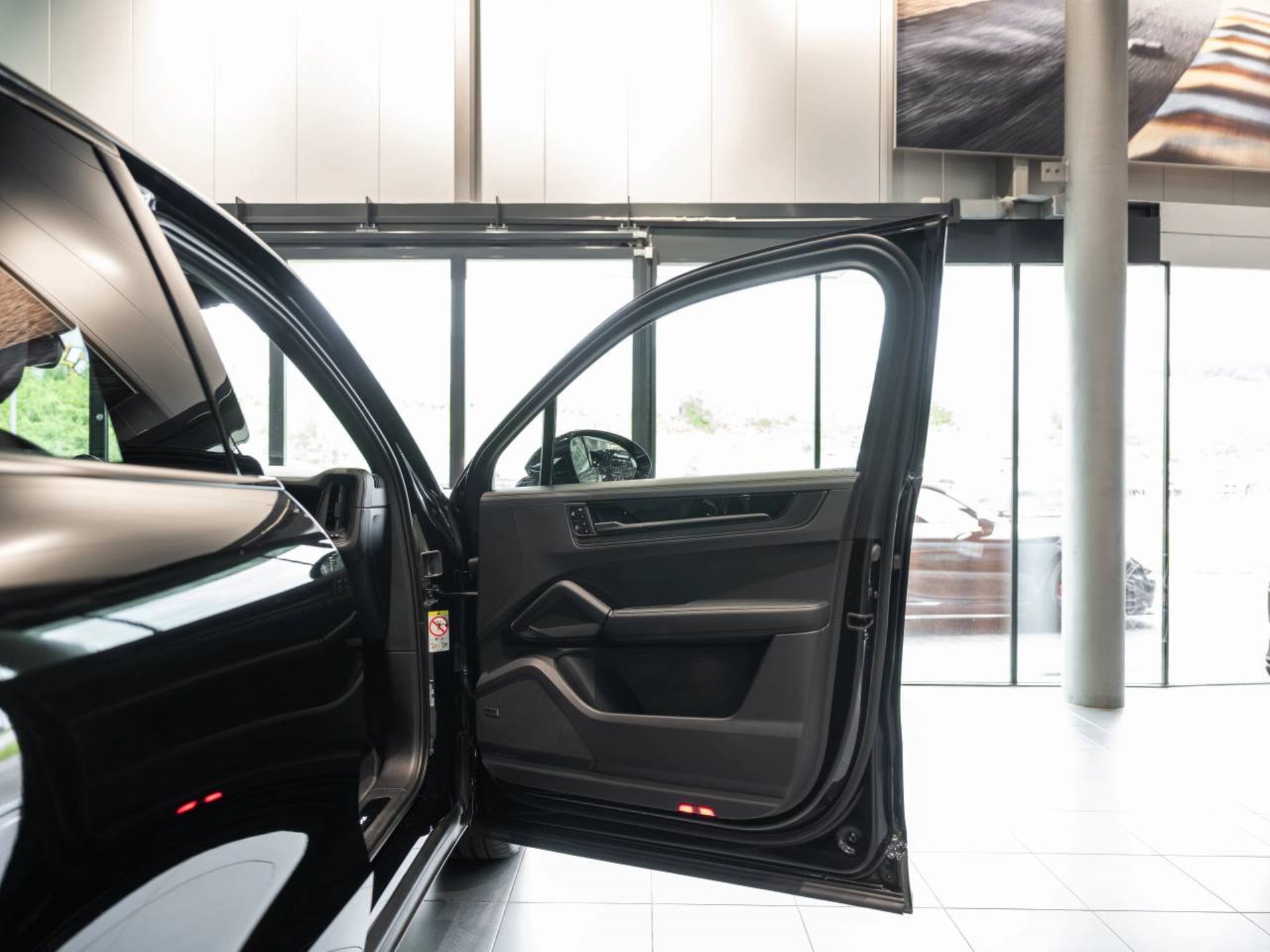 PORSCHE Cayenne E-Hybrid Black Edition-image-21