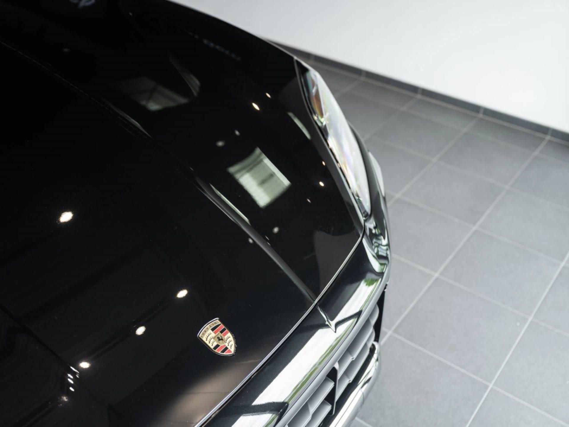 PORSCHE Cayenne E-Hybrid Black Edition-image-24