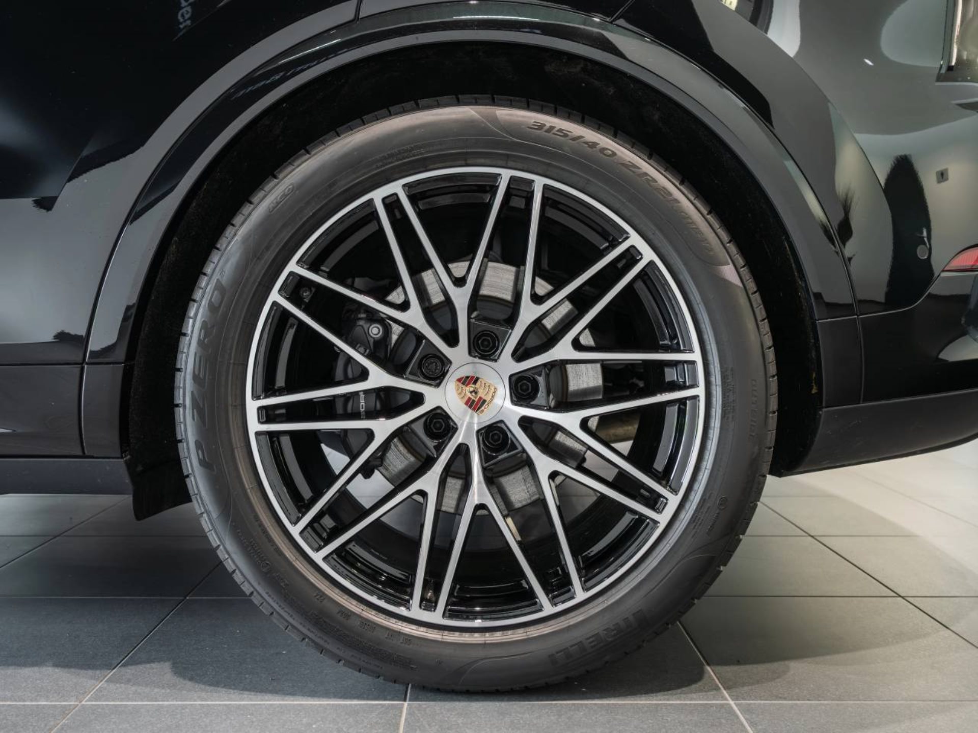 PORSCHE Cayenne E-Hybrid Black Edition-image-31