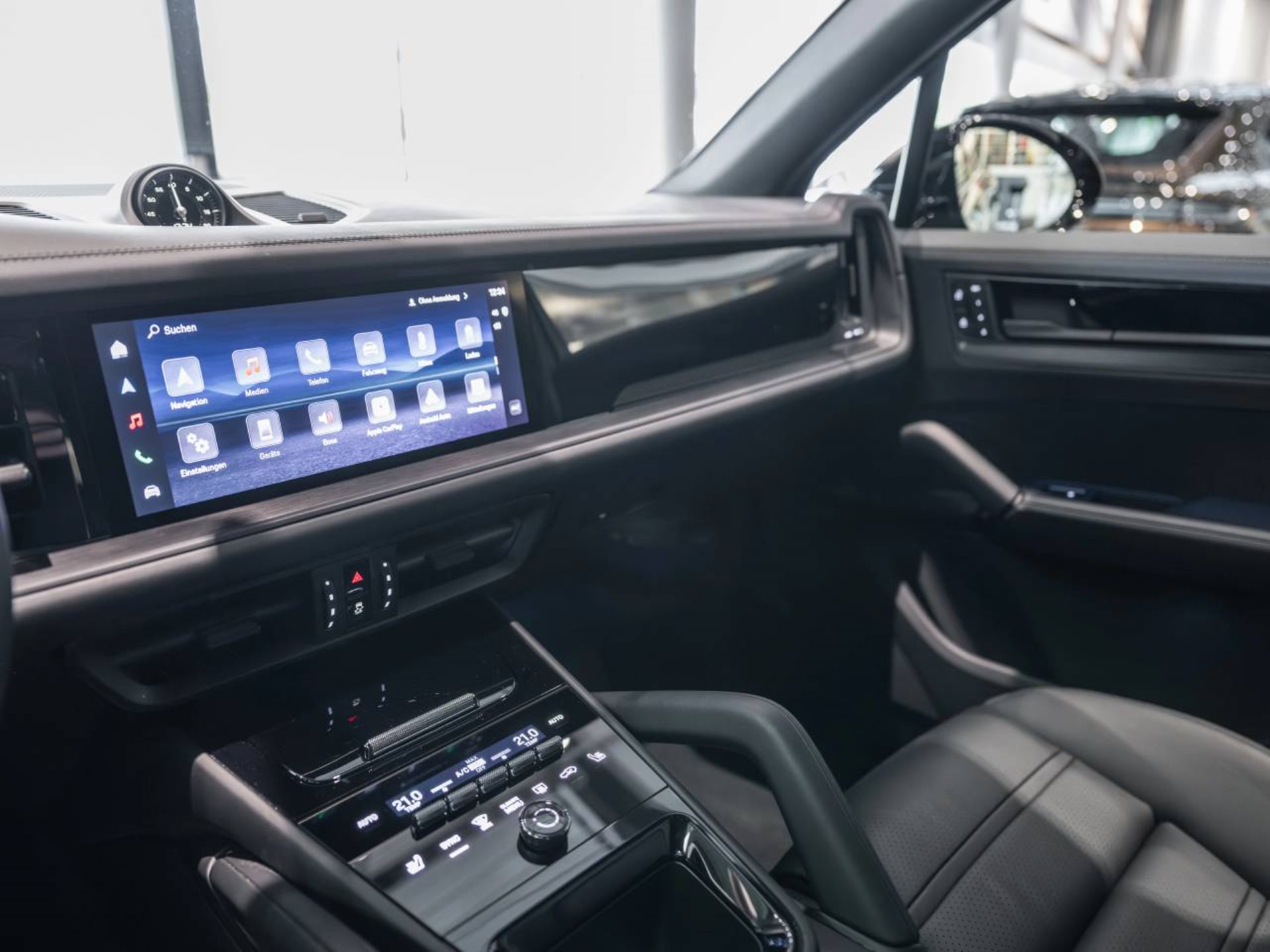 PORSCHE Cayenne E-Hybrid Black Edition-image-17