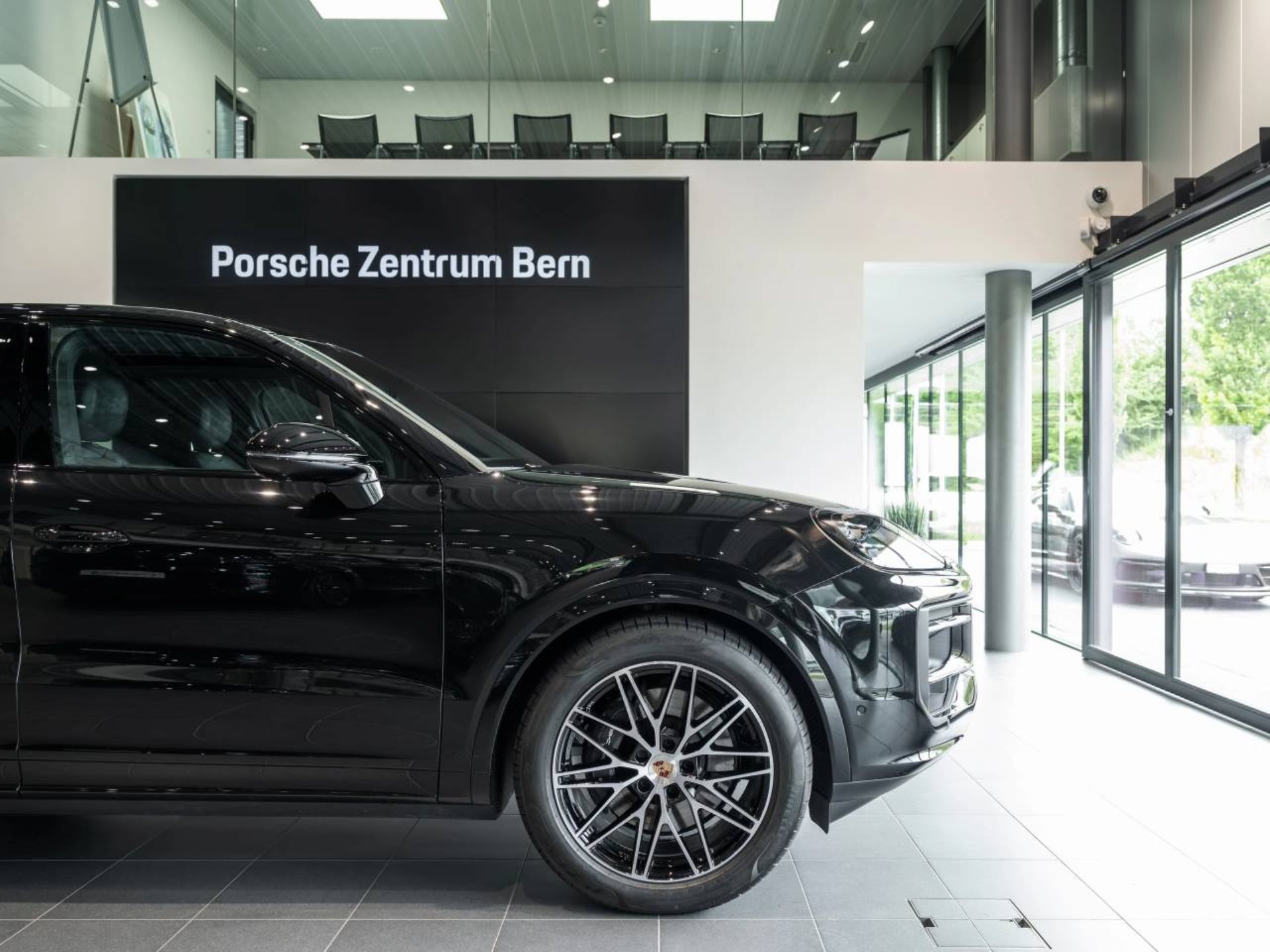 PORSCHE Cayenne E-Hybrid Black Edition-image-11
