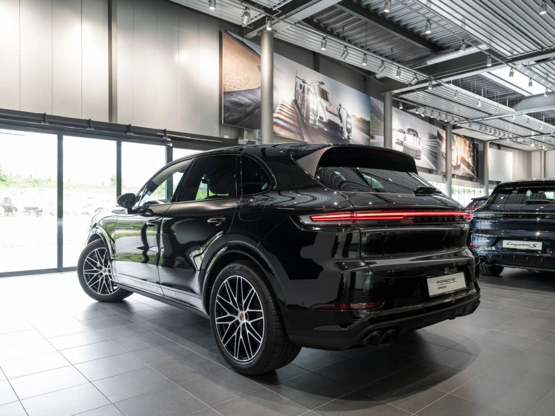 PORSCHE Cayenne E-Hybrid Black Edition-image-7