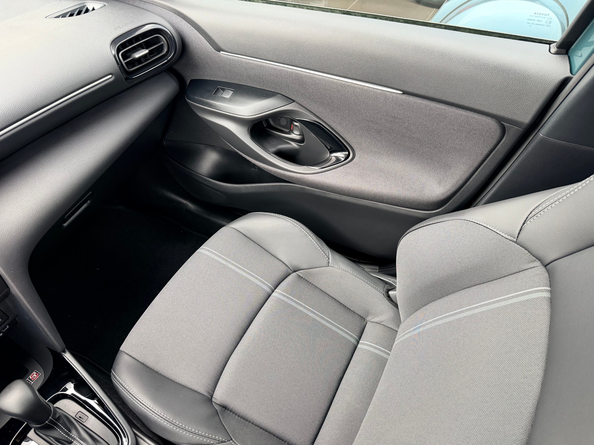 TOYOTA Yaris Cross 1.5 Premium AWDi e-CVT-image-15
