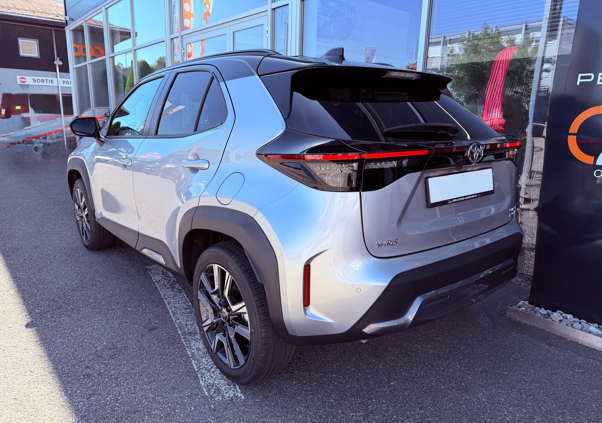 TOYOTA Yaris Cross 1.5 Premium AWDi e-CVT-image-4