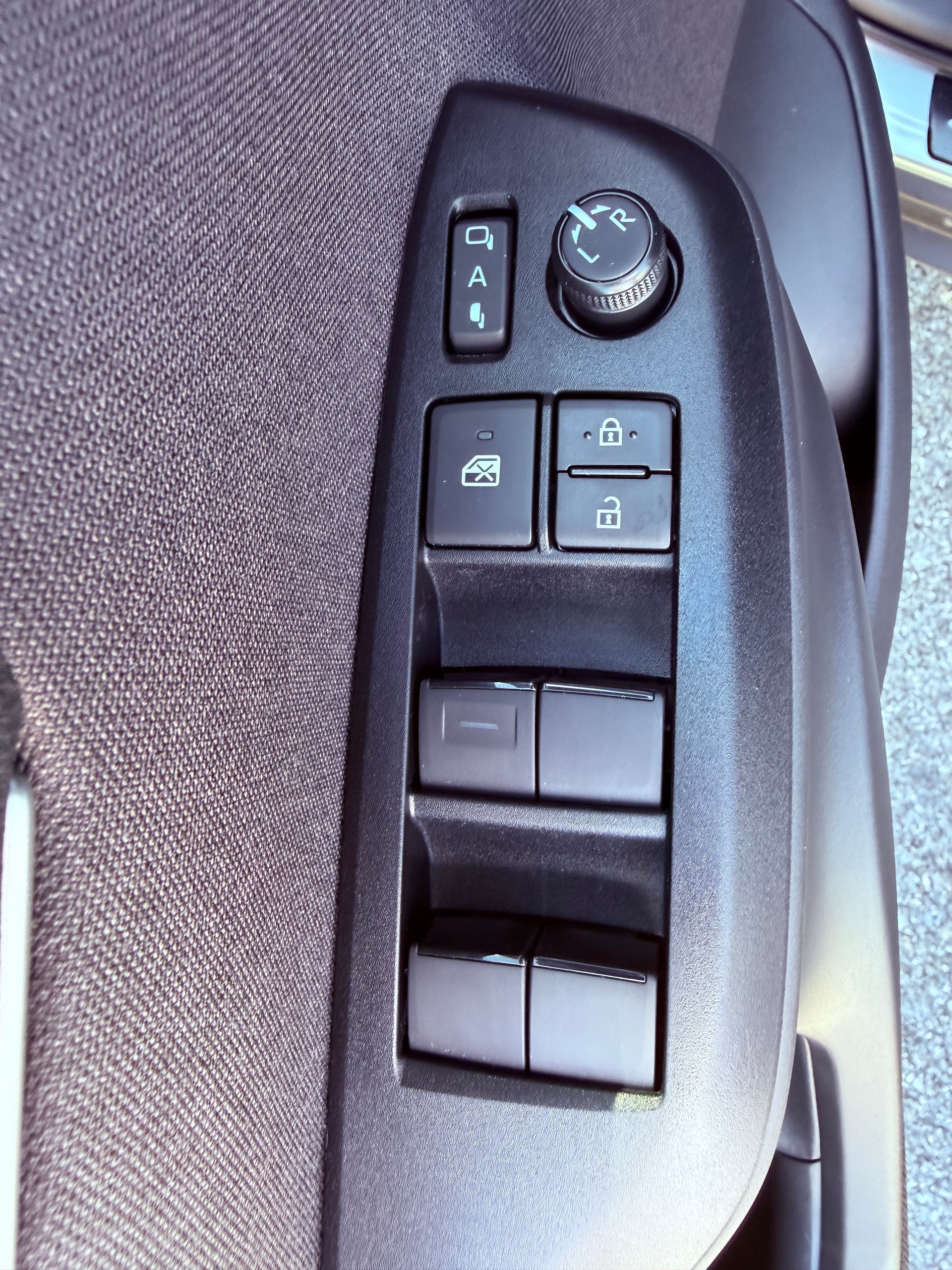 TOYOTA Yaris Cross 1.5 Premium AWDi e-CVT-image-22