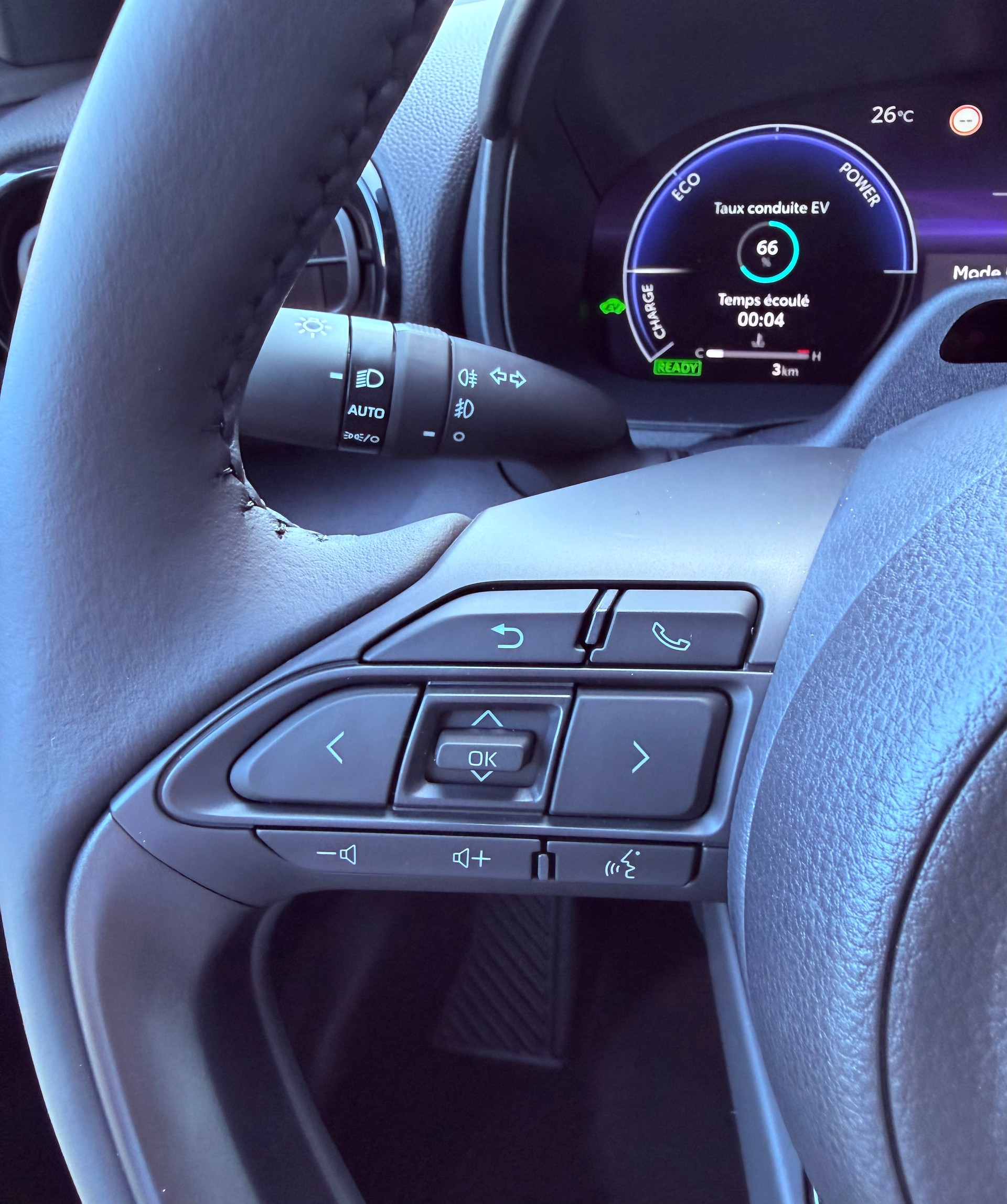 TOYOTA Yaris Cross 1.5 Premium AWDi e-CVT-image-18