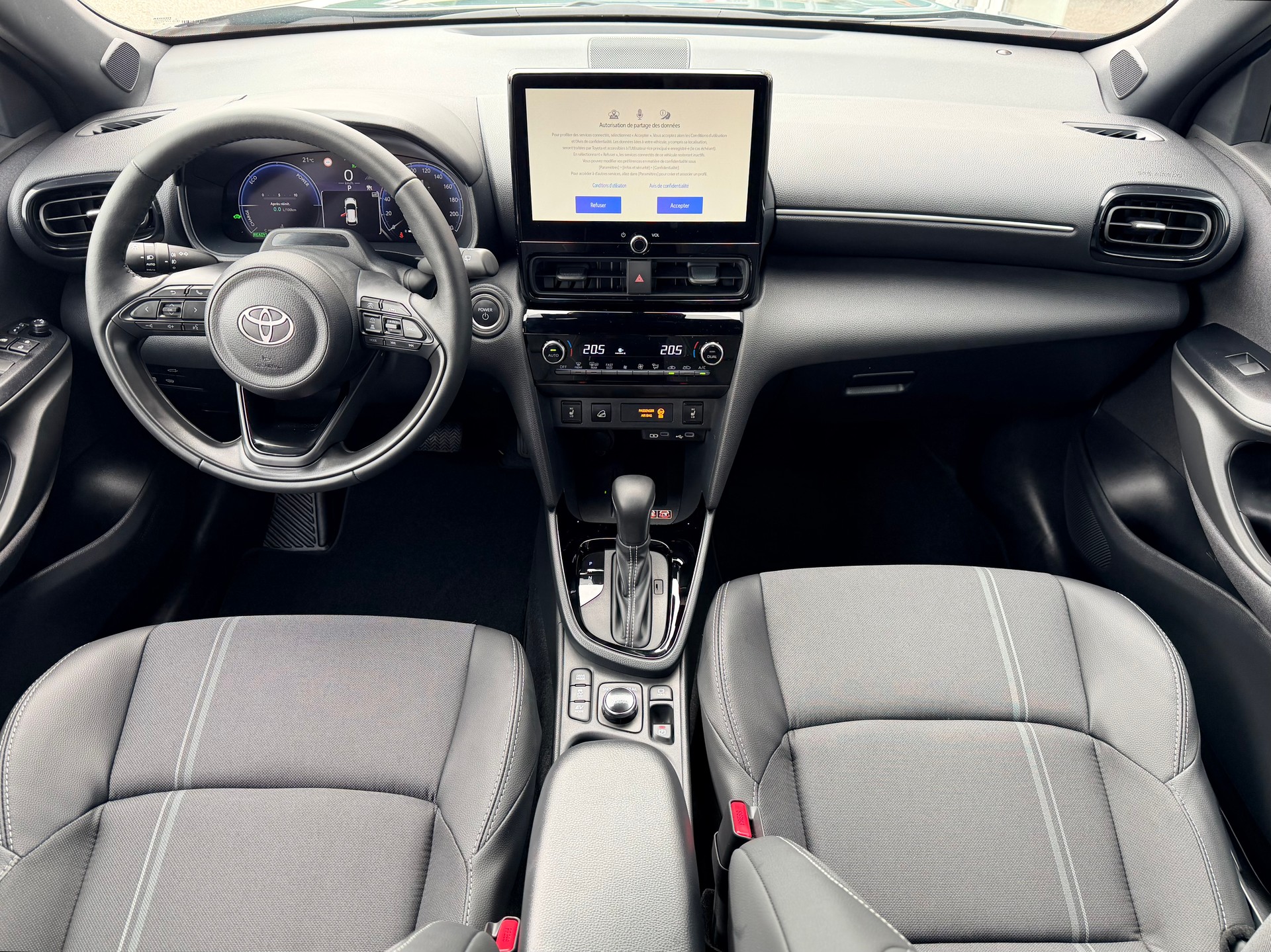 TOYOTA Yaris Cross 1.5 Premium AWDi e-CVT-image-12
