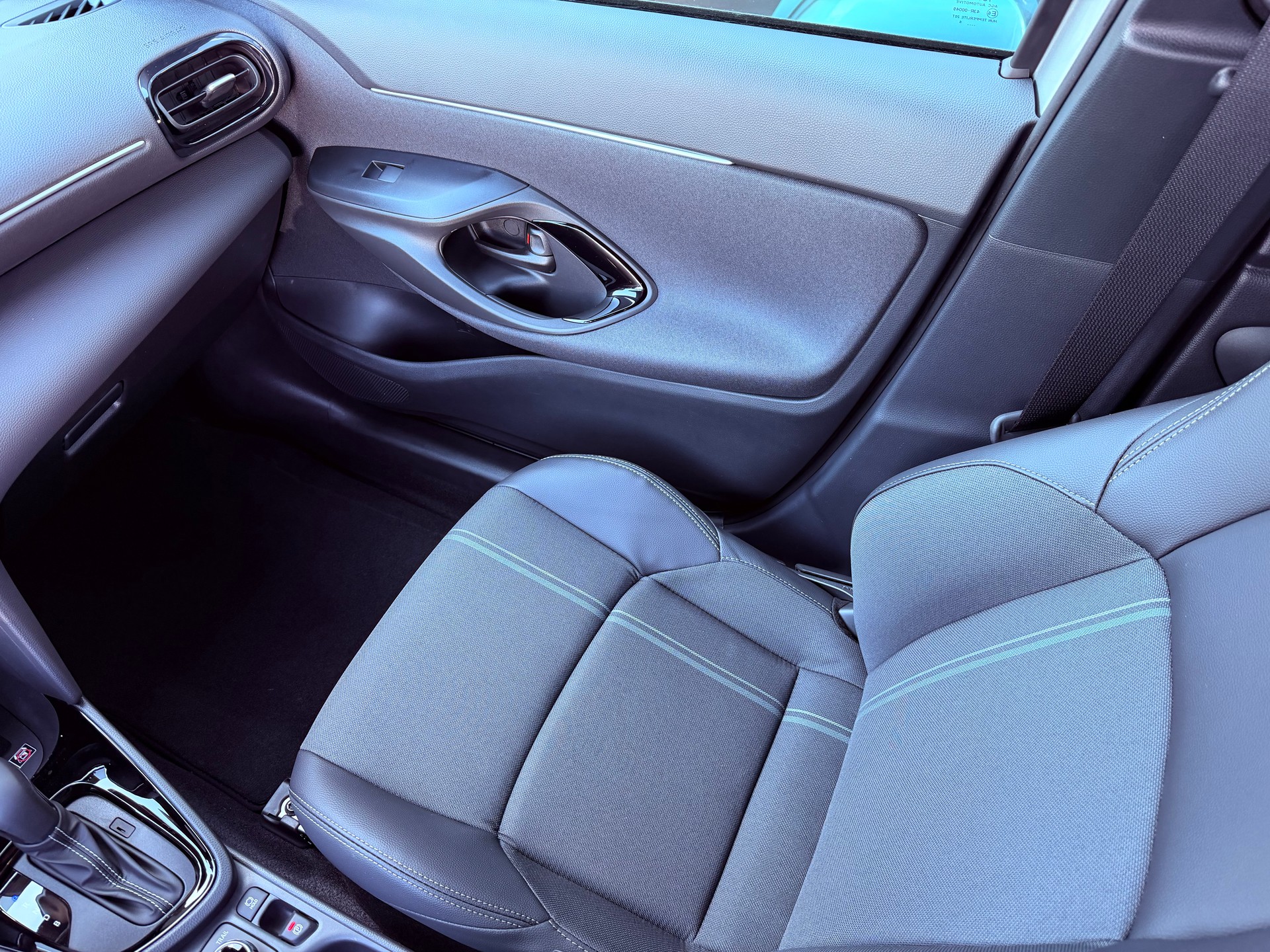TOYOTA Yaris Cross 1.5 Premium AWDi e-CVT-image-14