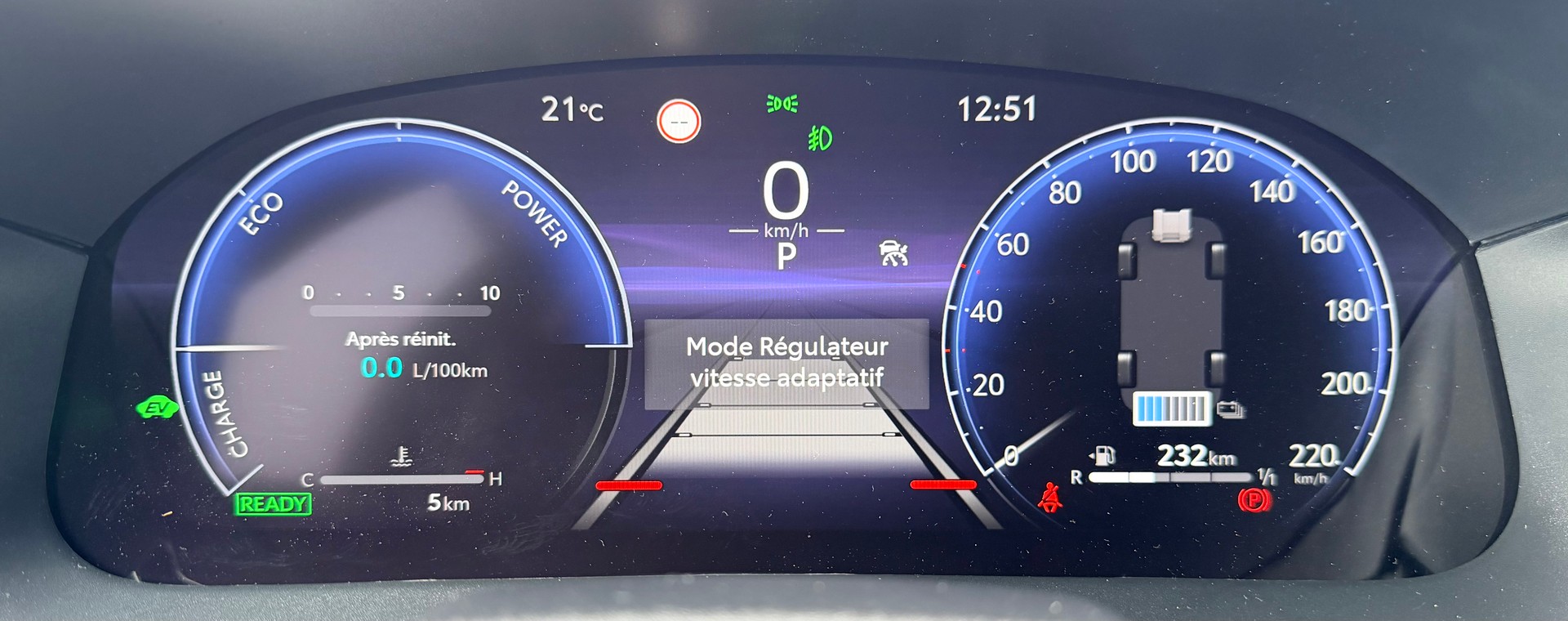 TOYOTA Yaris Cross 1.5 Premium AWDi e-CVT-image-18