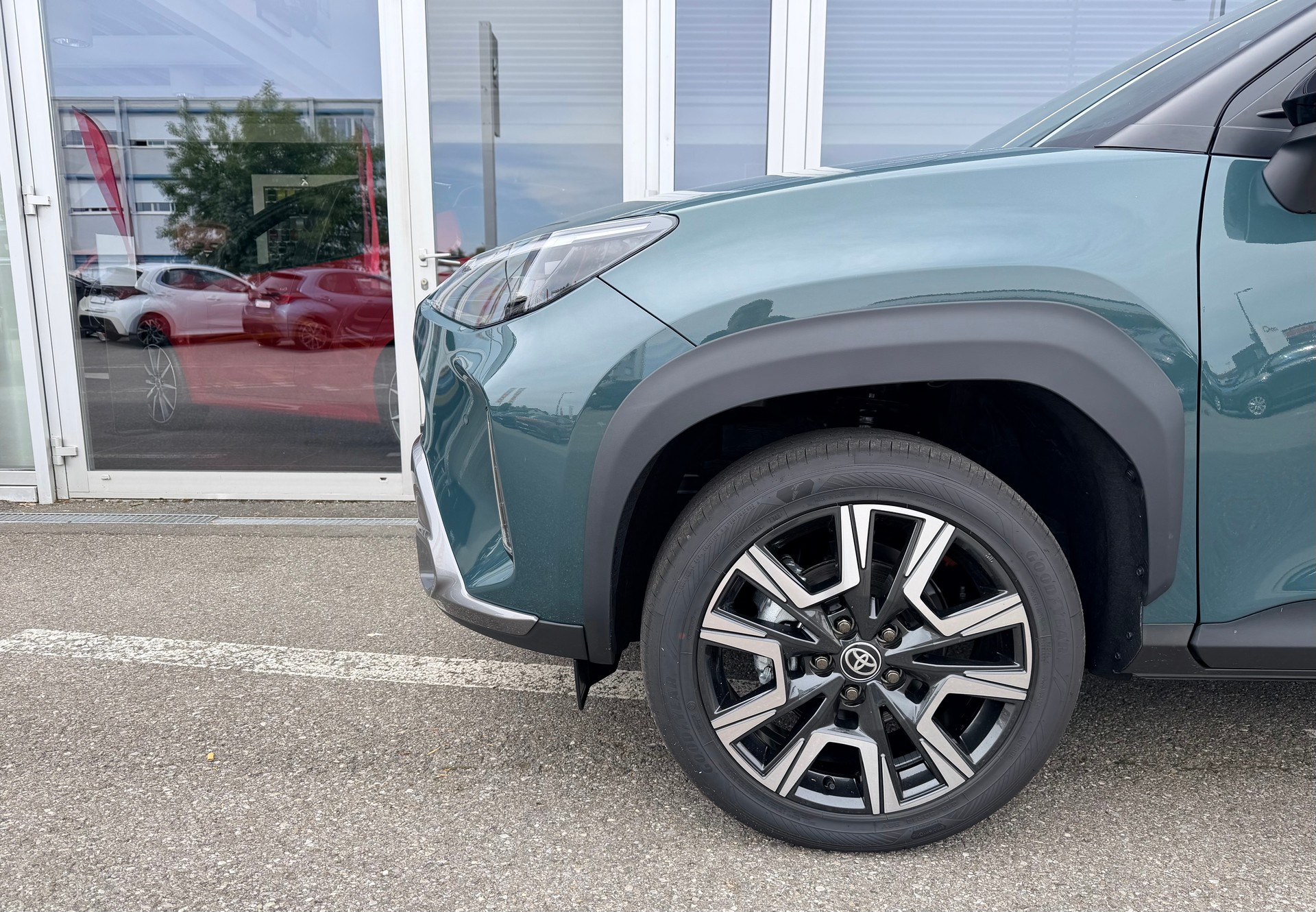 TOYOTA Yaris Cross 1.5 Premium AWDi e-CVT-image-5