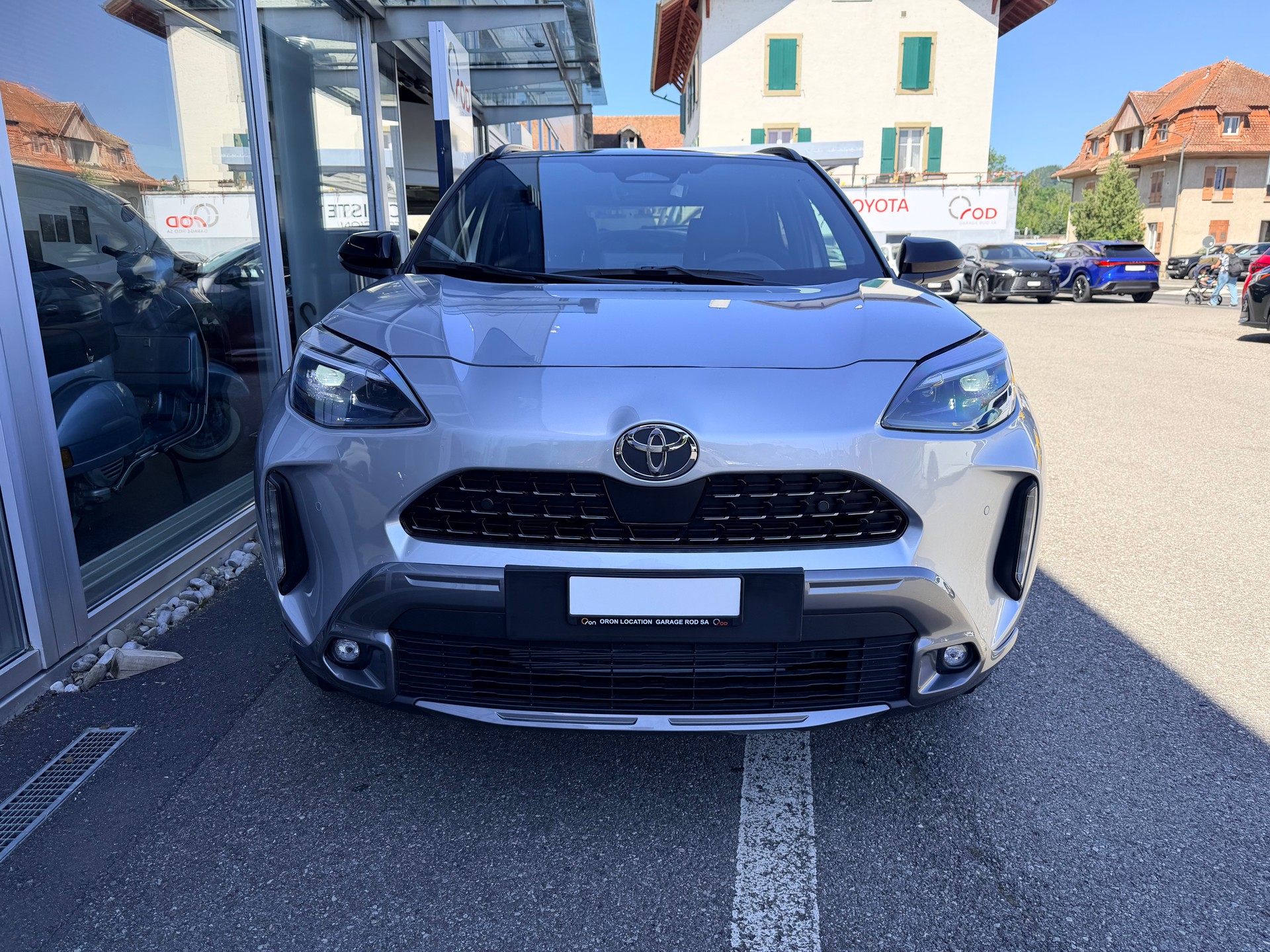 TOYOTA Yaris Cross 1.5 Premium AWDi e-CVT-image-1