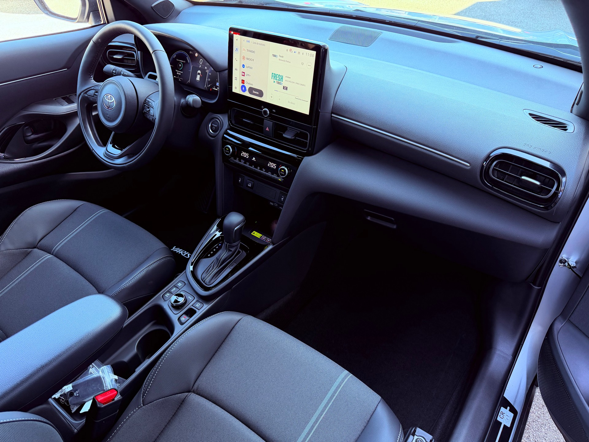 TOYOTA Yaris Cross 1.5 Premium AWDi e-CVT-image-12