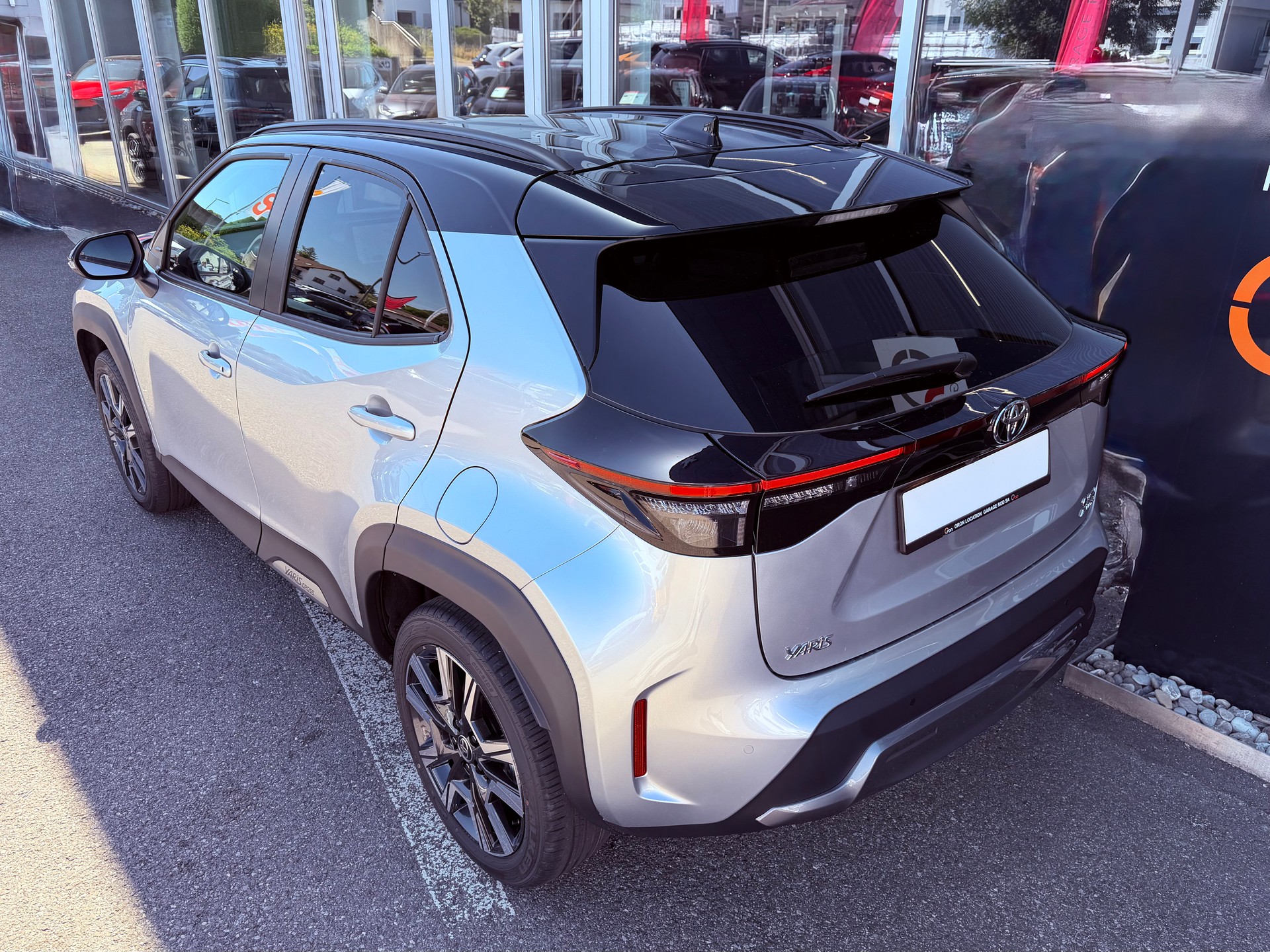 TOYOTA Yaris Cross 1.5 Premium AWDi e-CVT-image-3
