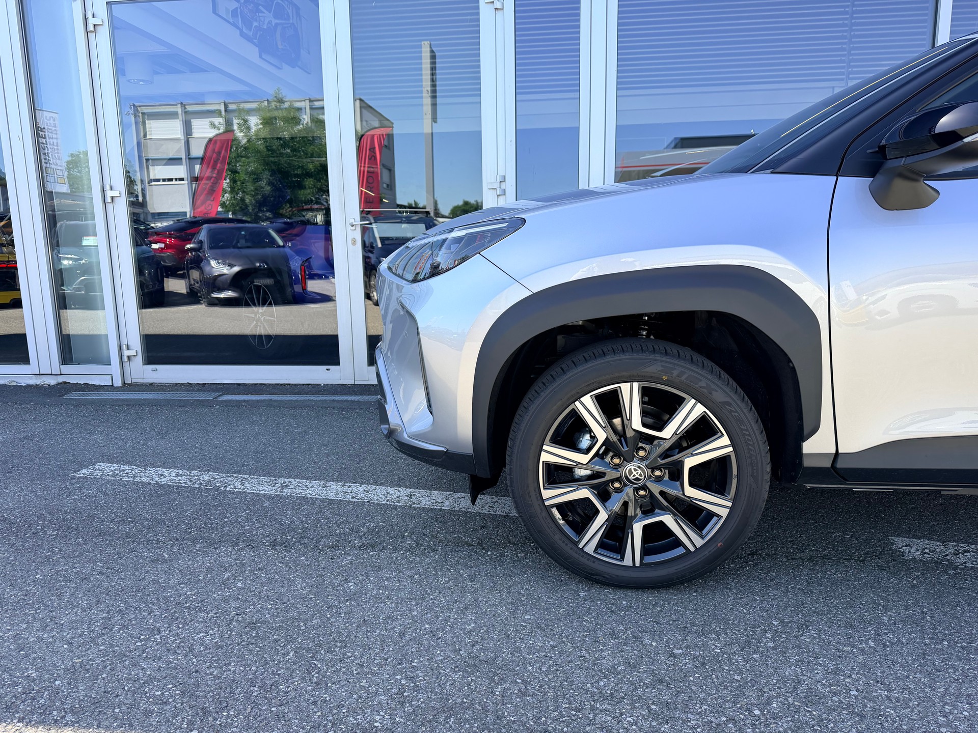 TOYOTA Yaris Cross 1.5 Premium AWDi e-CVT-image-6