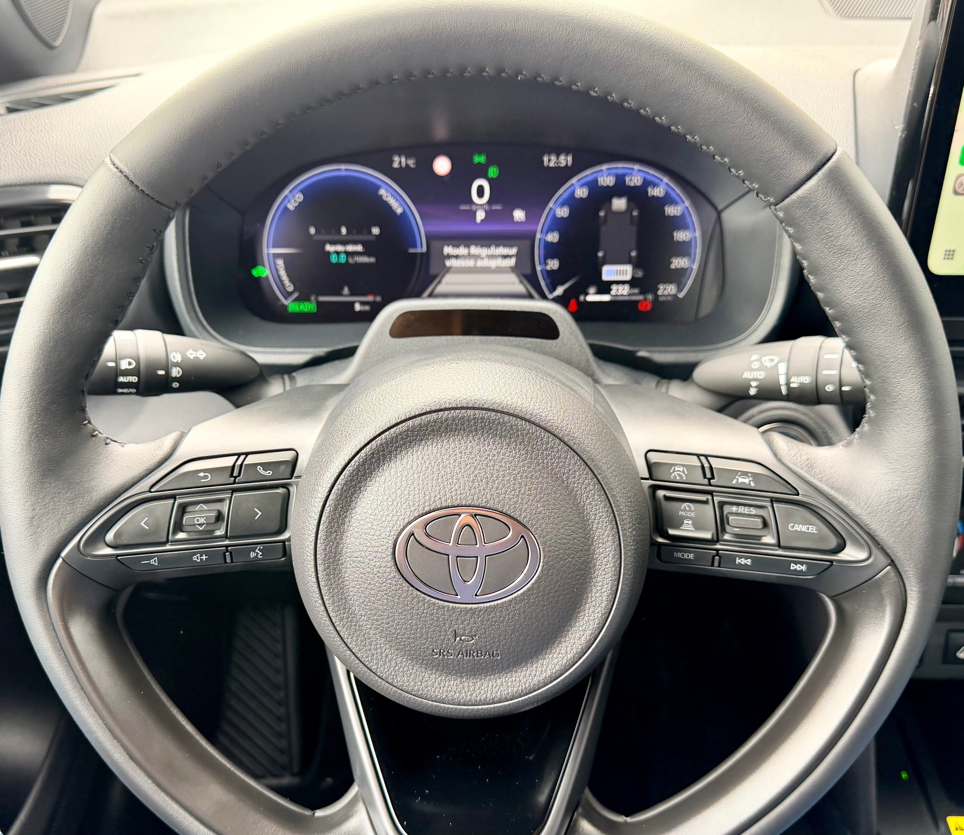TOYOTA Yaris Cross 1.5 Premium AWDi e-CVT-image-17