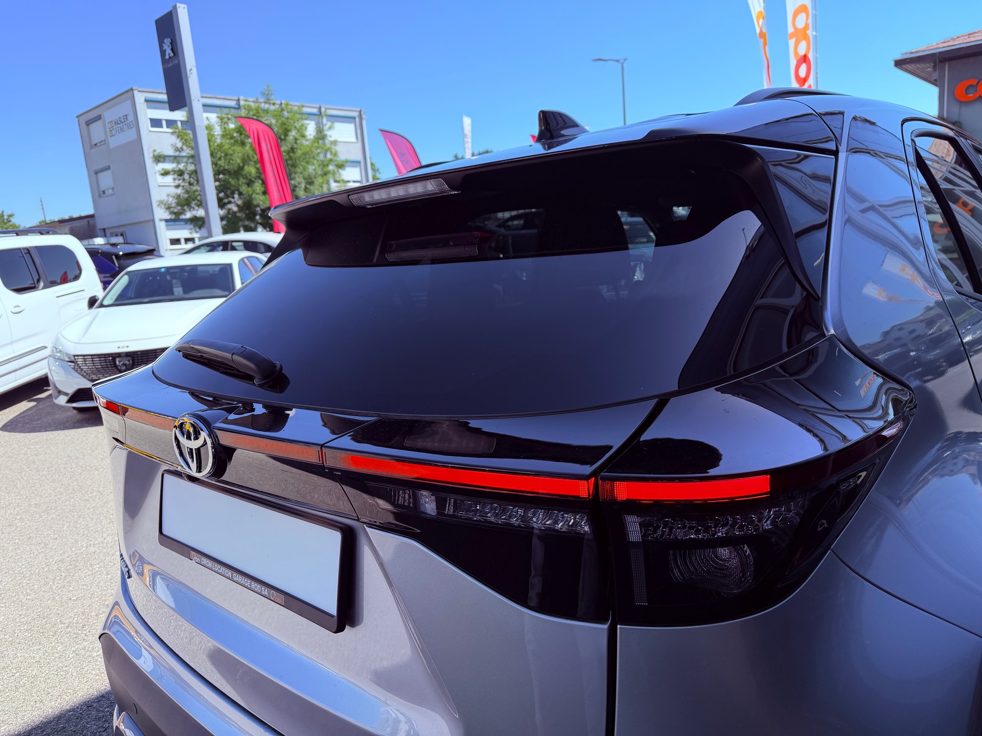 TOYOTA Yaris Cross 1.5 Premium AWDi e-CVT-image-8