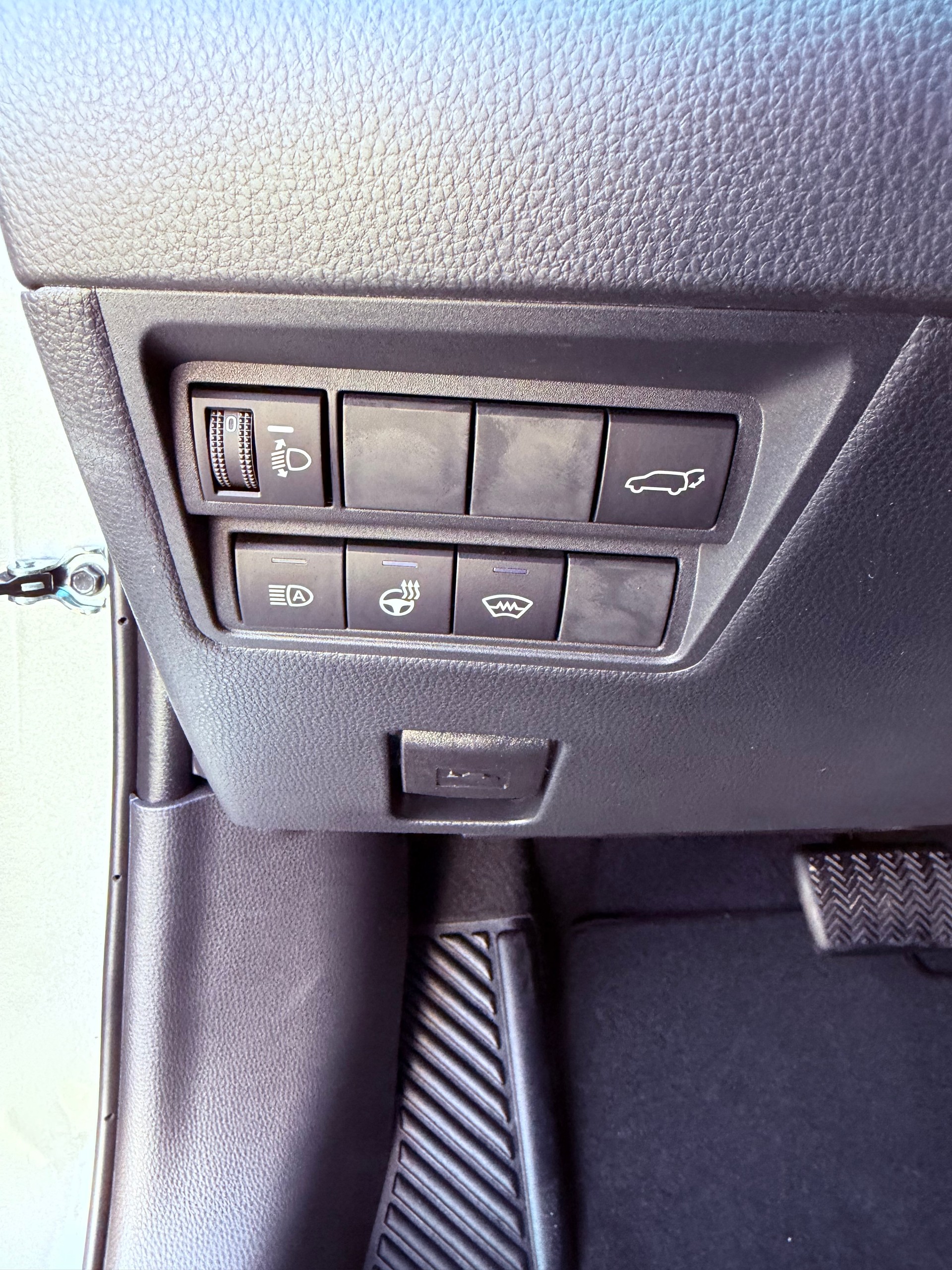 TOYOTA Yaris Cross 1.5 Premium AWDi e-CVT-image-23