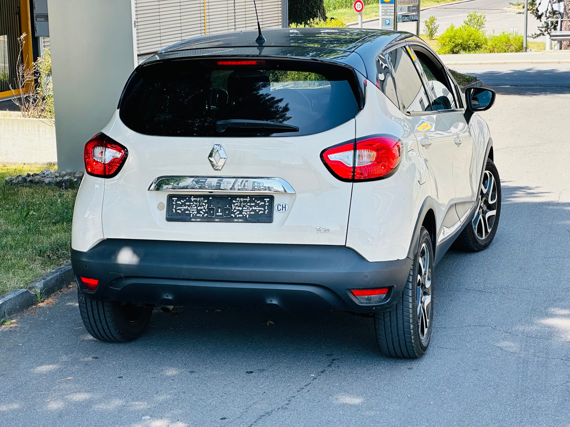 RENAULT Captur 1.2 T 16V Dynamique EDC-image-5