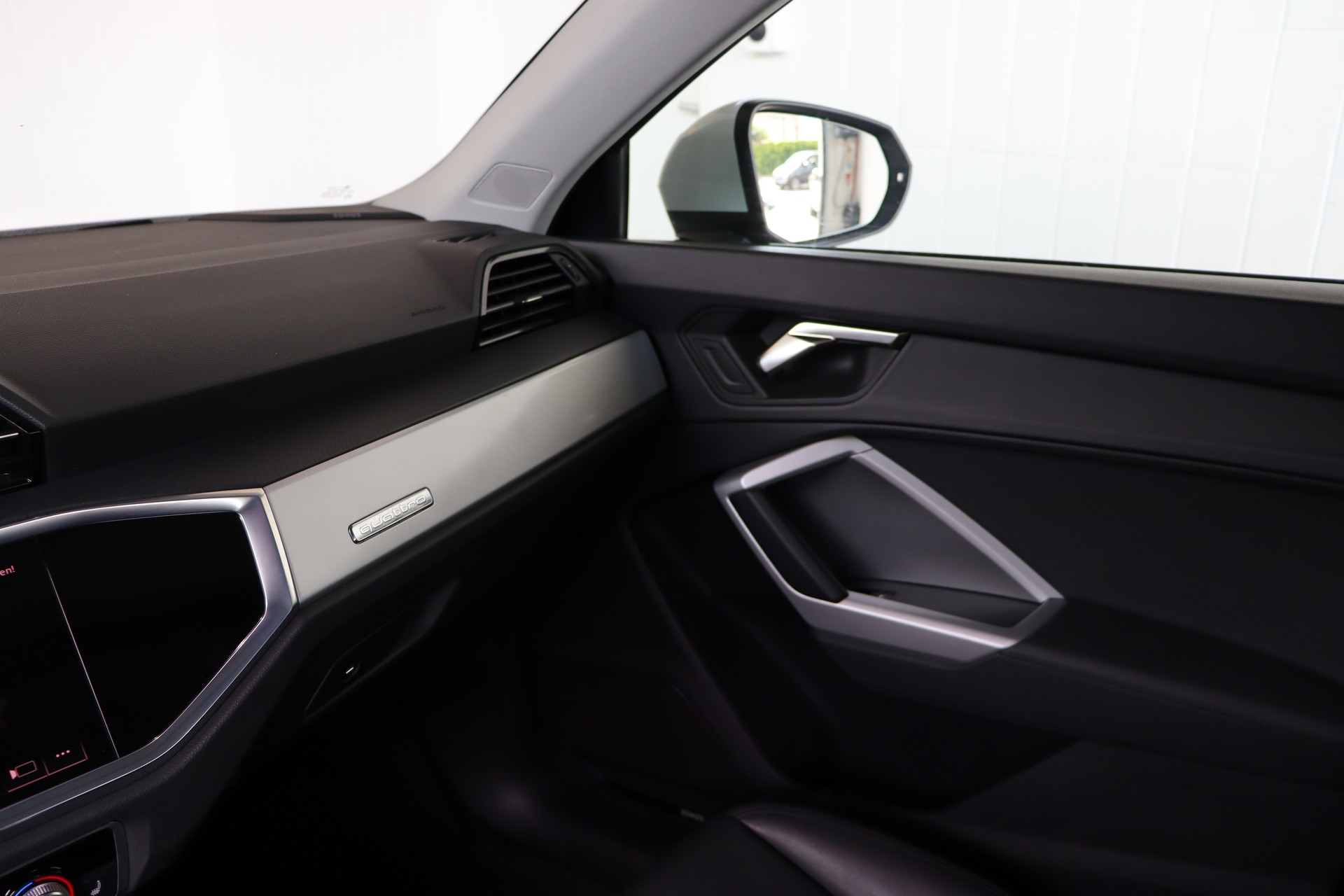 AUDI Q3 35 TDI S line Attraction quattro S-tronic-image-14
