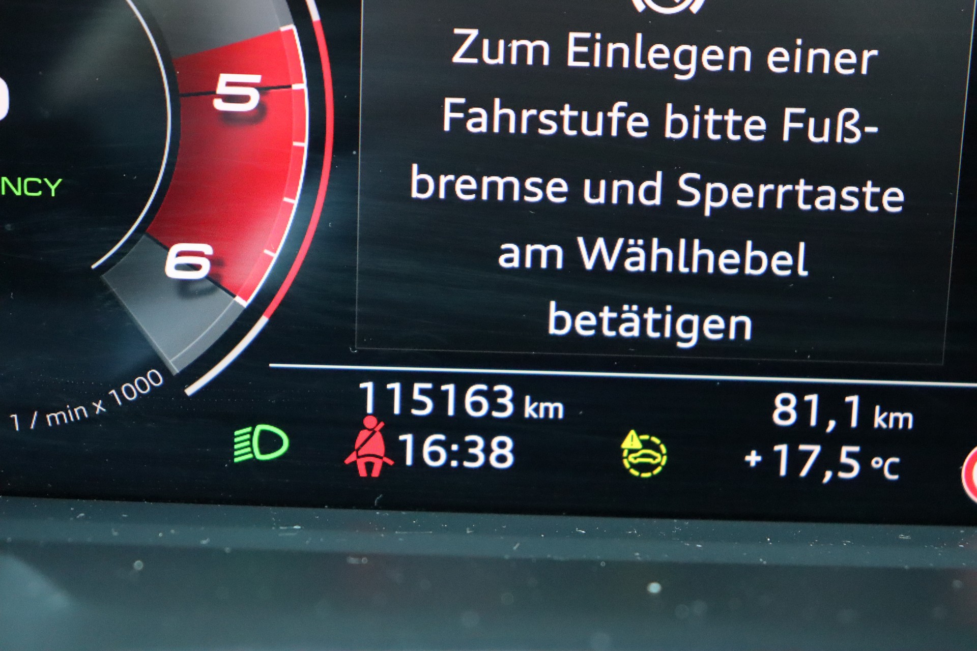AUDI Q3 35 TDI S line Attraction quattro S-tronic-image-18