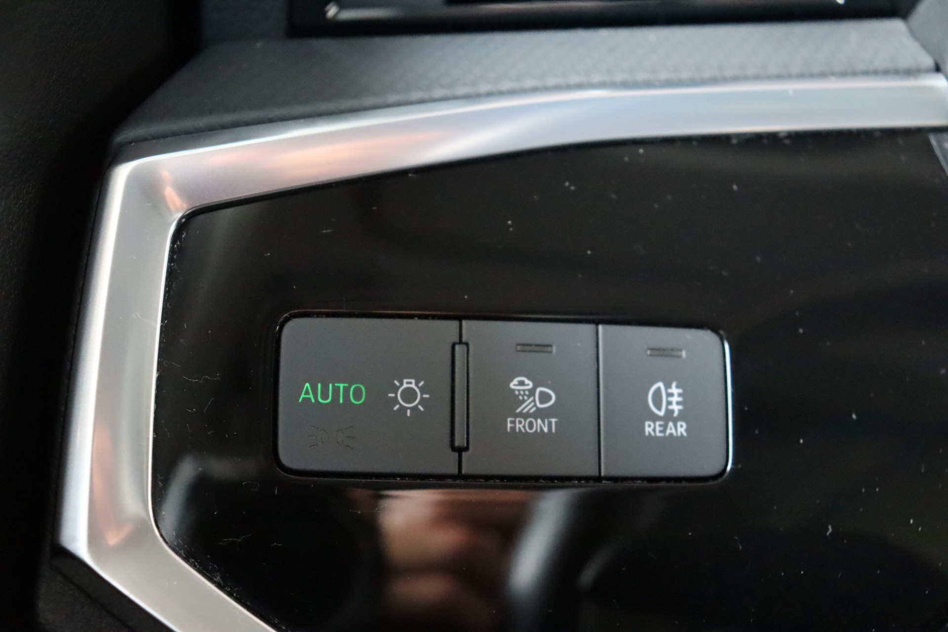 AUDI Q3 35 TDI S line Attraction quattro S-tronic-image-22