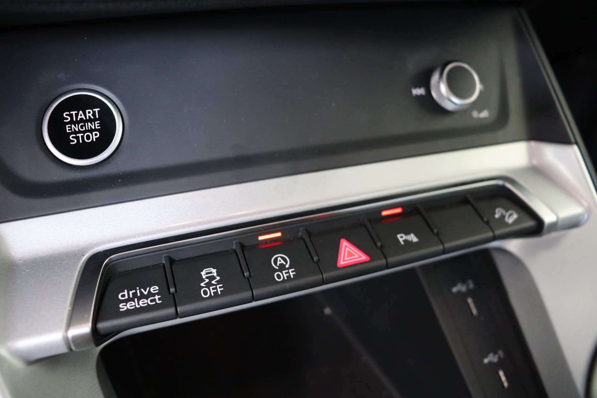 AUDI Q3 35 TDI S line Attraction quattro S-tronic-image-16