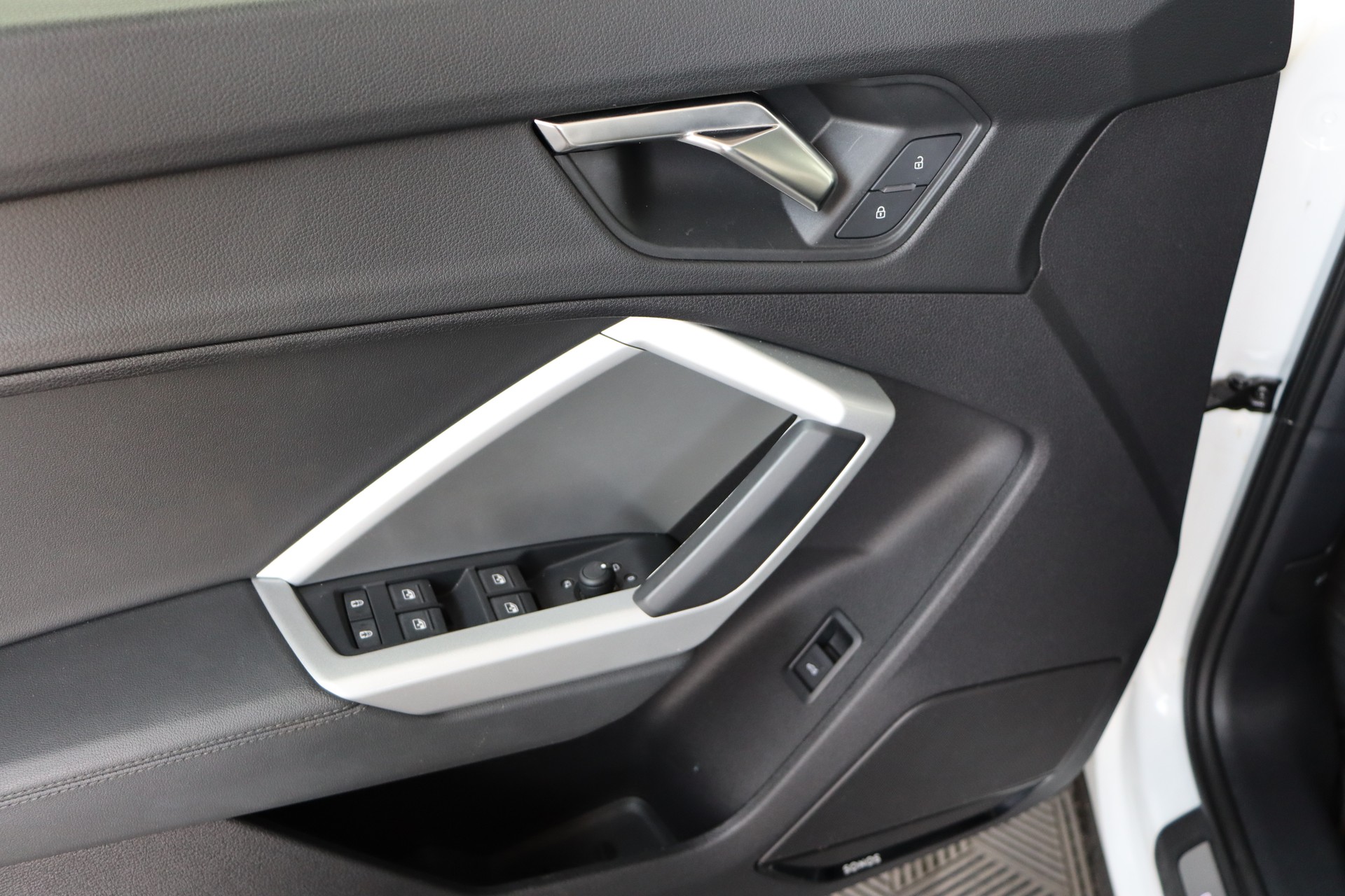 AUDI Q3 35 TDI S line Attraction quattro S-tronic-image-12