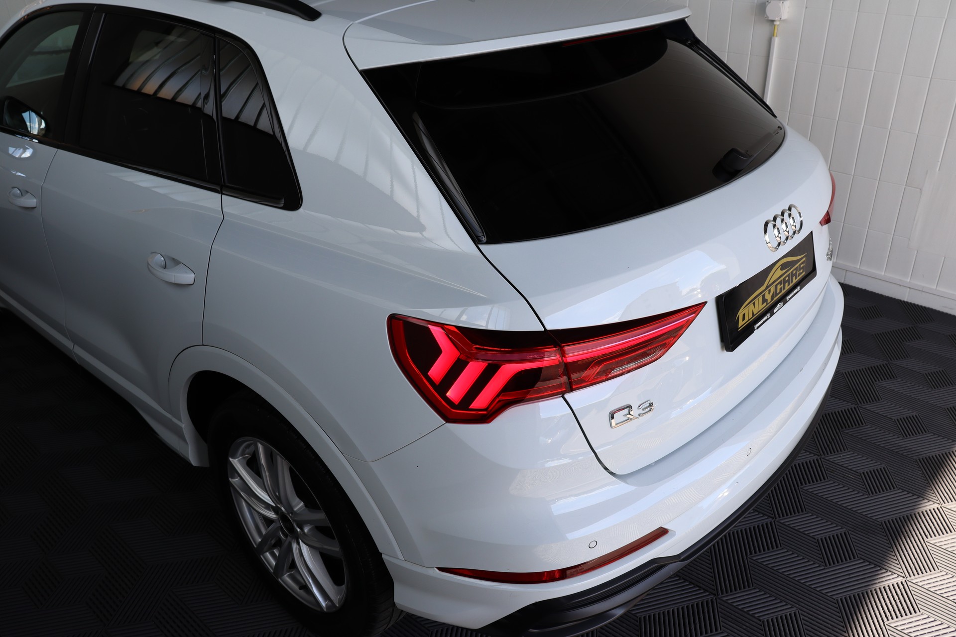 AUDI Q3 35 TDI S line Attraction quattro S-tronic-image-8