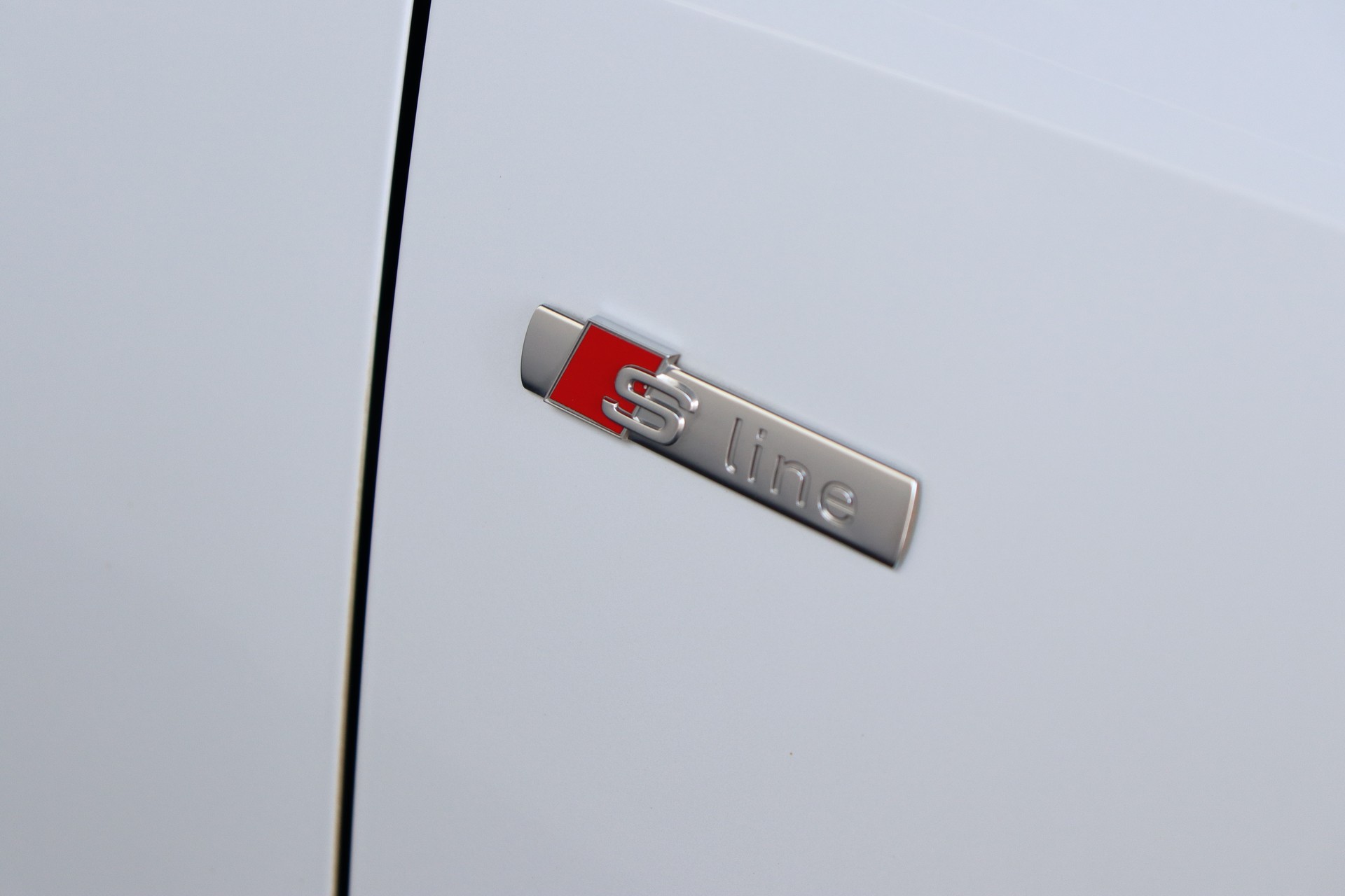 AUDI Q3 35 TDI S line Attraction quattro S-tronic-image-4