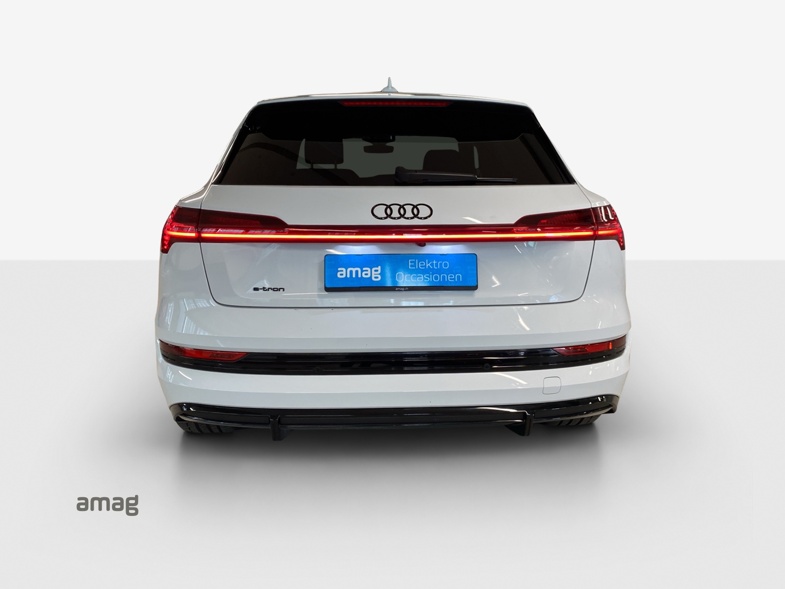 AUDI e-tron 55 S Line Black Edition quattro-image-4