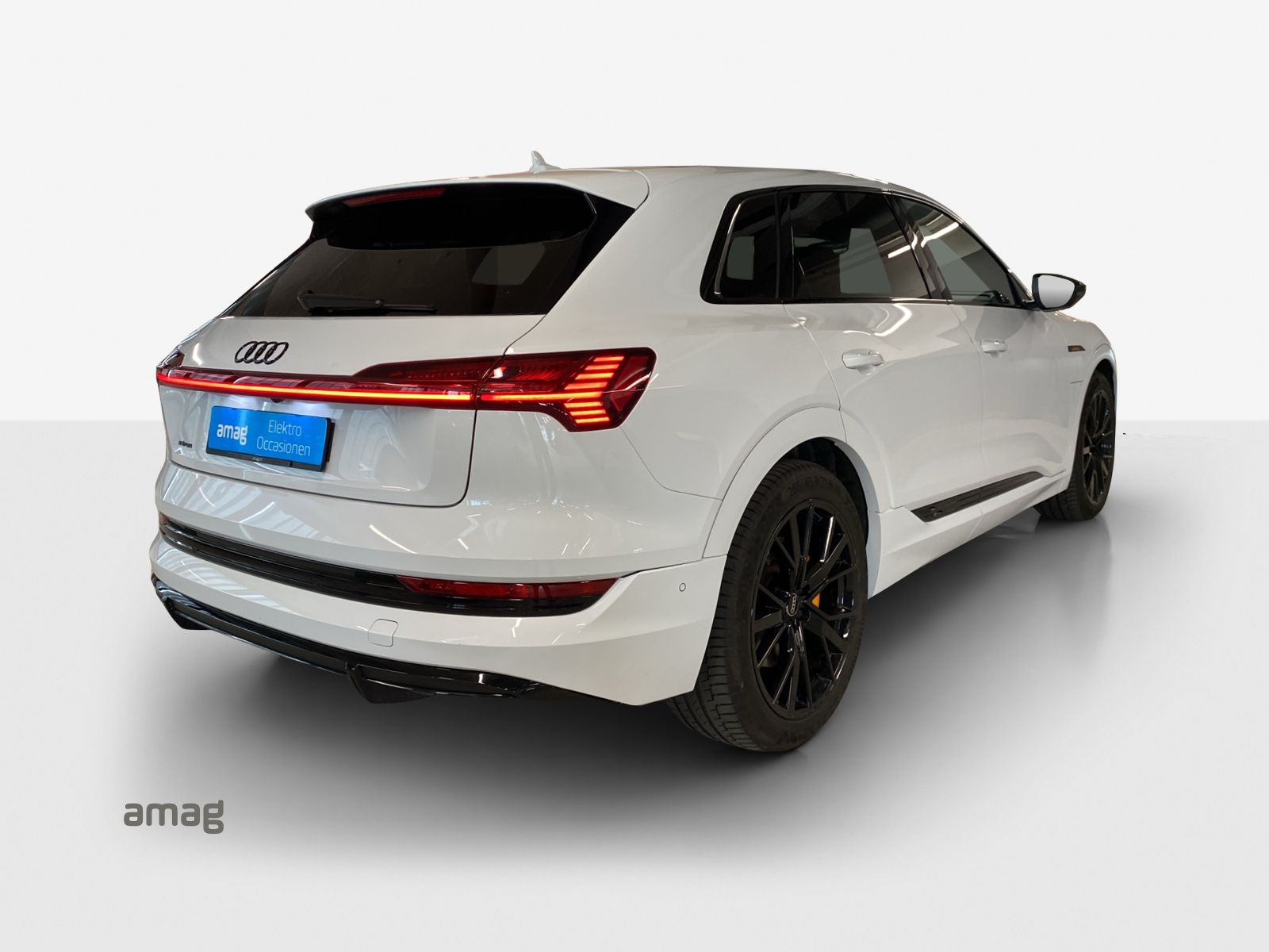 AUDI e-tron 55 S Line Black Edition quattro-image-5